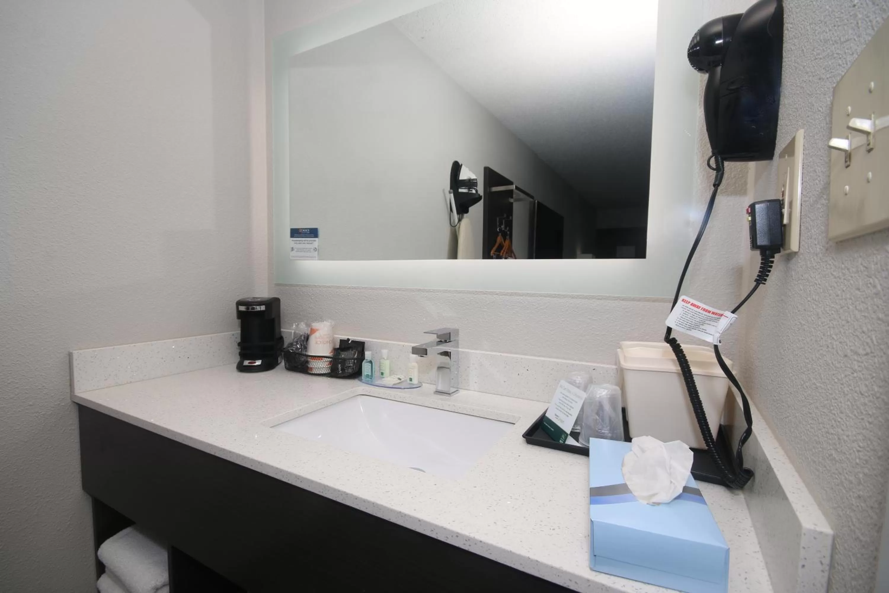 Standard King Room - Non Smoking in Clarion Pointe Statesville