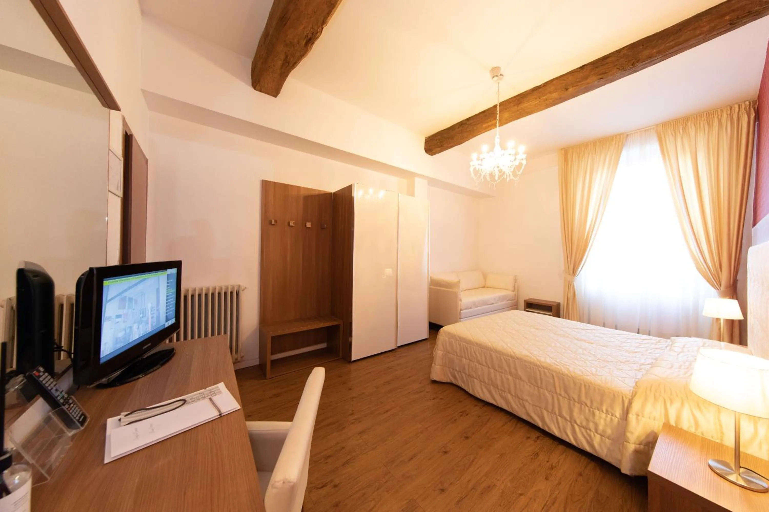 Family Room in Albergo Rossini 1936 Small & Charming