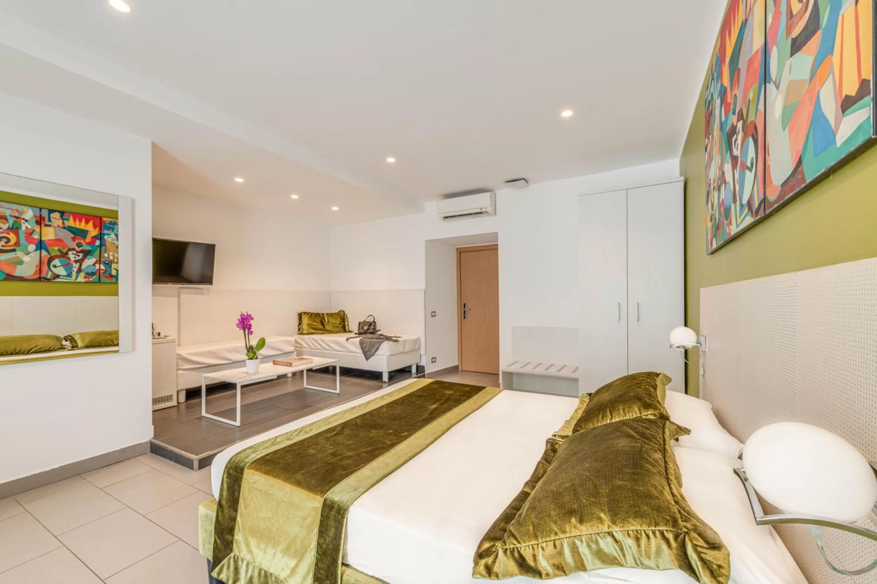 Quadruple Room in Trevi Palace Hotel