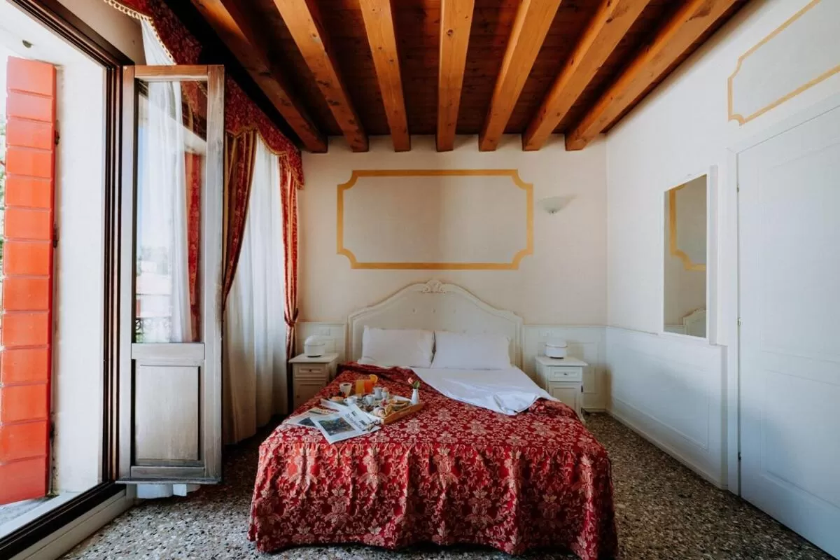 Deluxe Double or Twin Room in Hotel Villa Patriarca