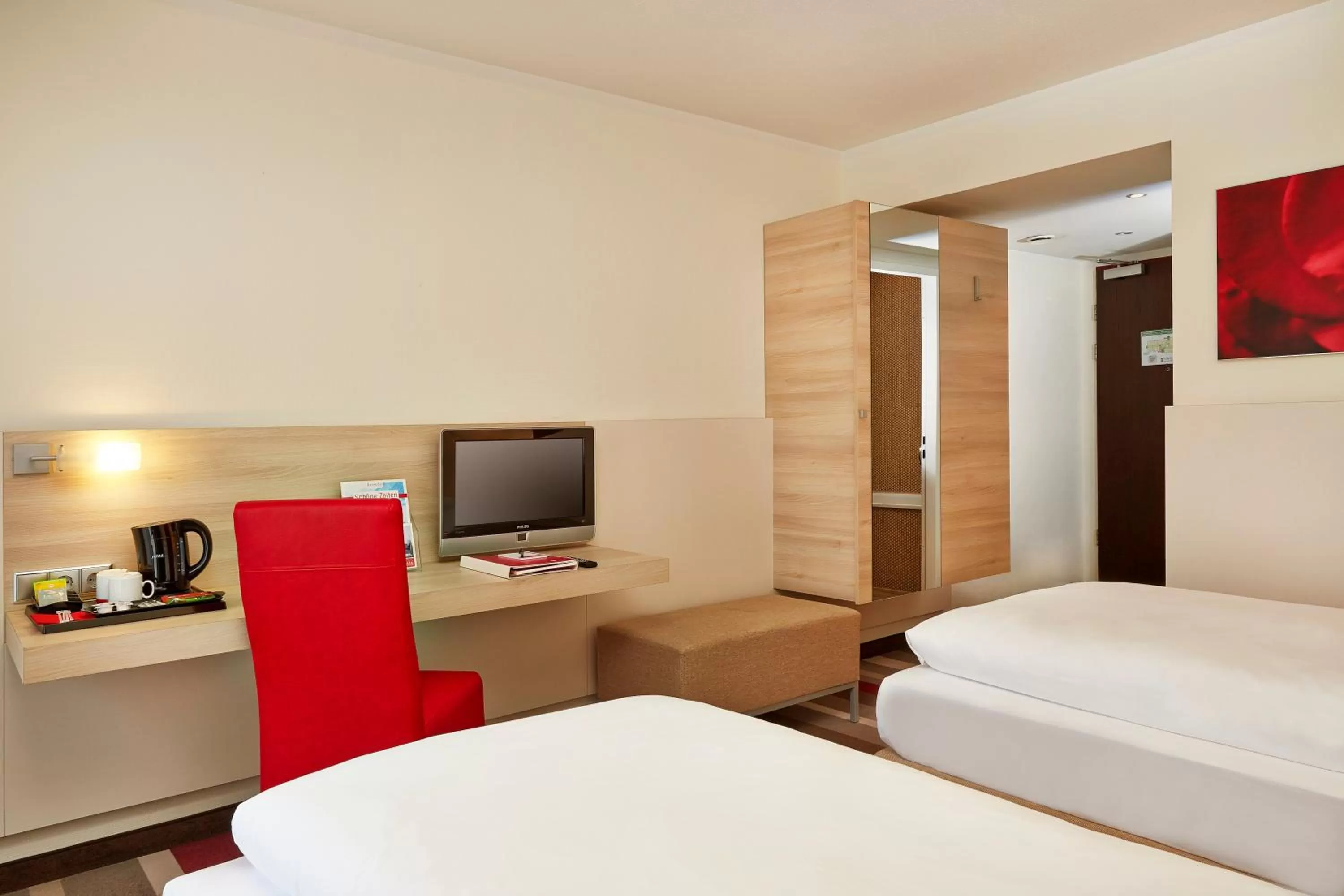 Superior Double Room in H+ Hotel Bad Soden