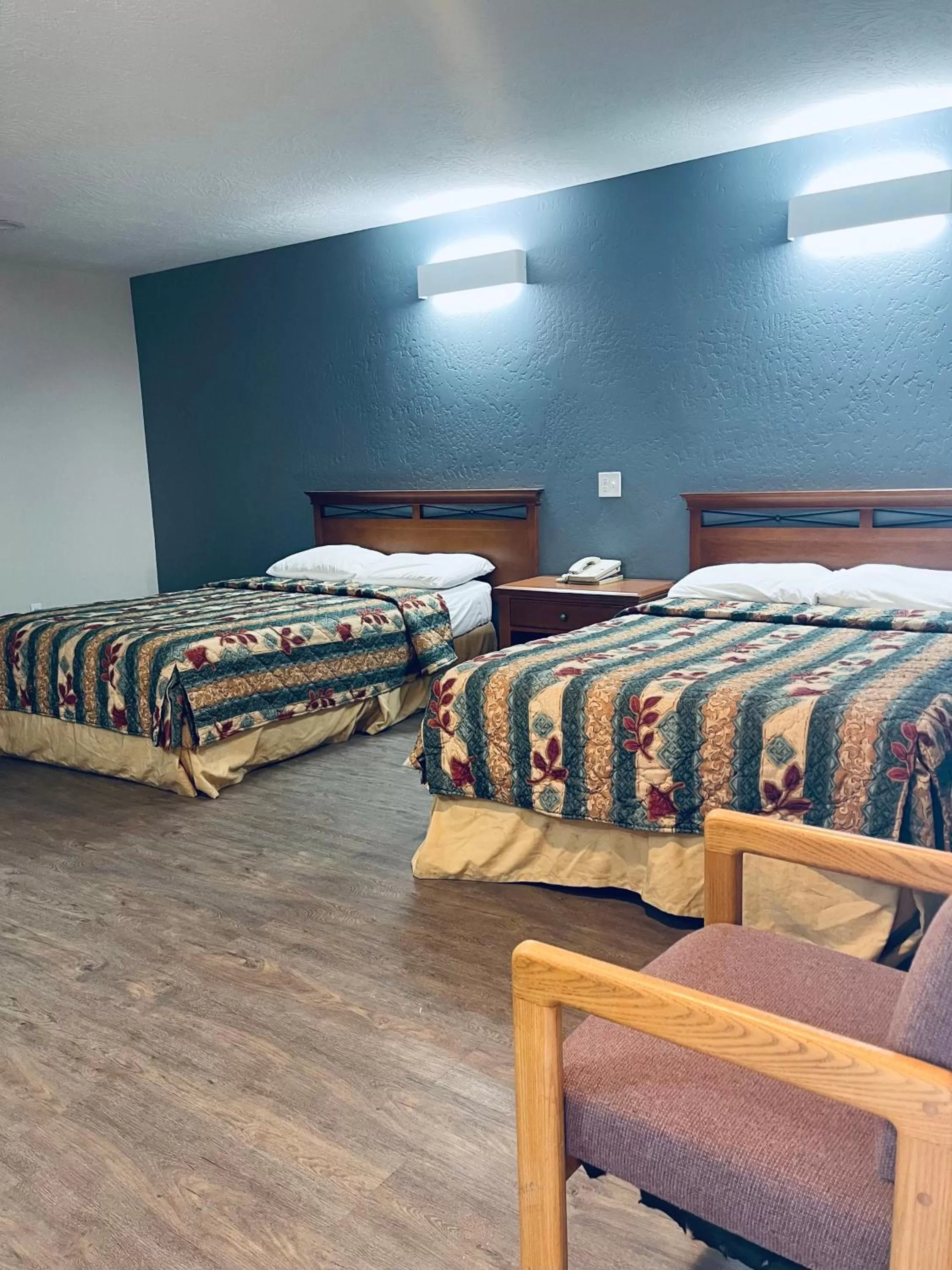 Double Room with Two Double Beds - Non-Smoking in Century 21 Motel