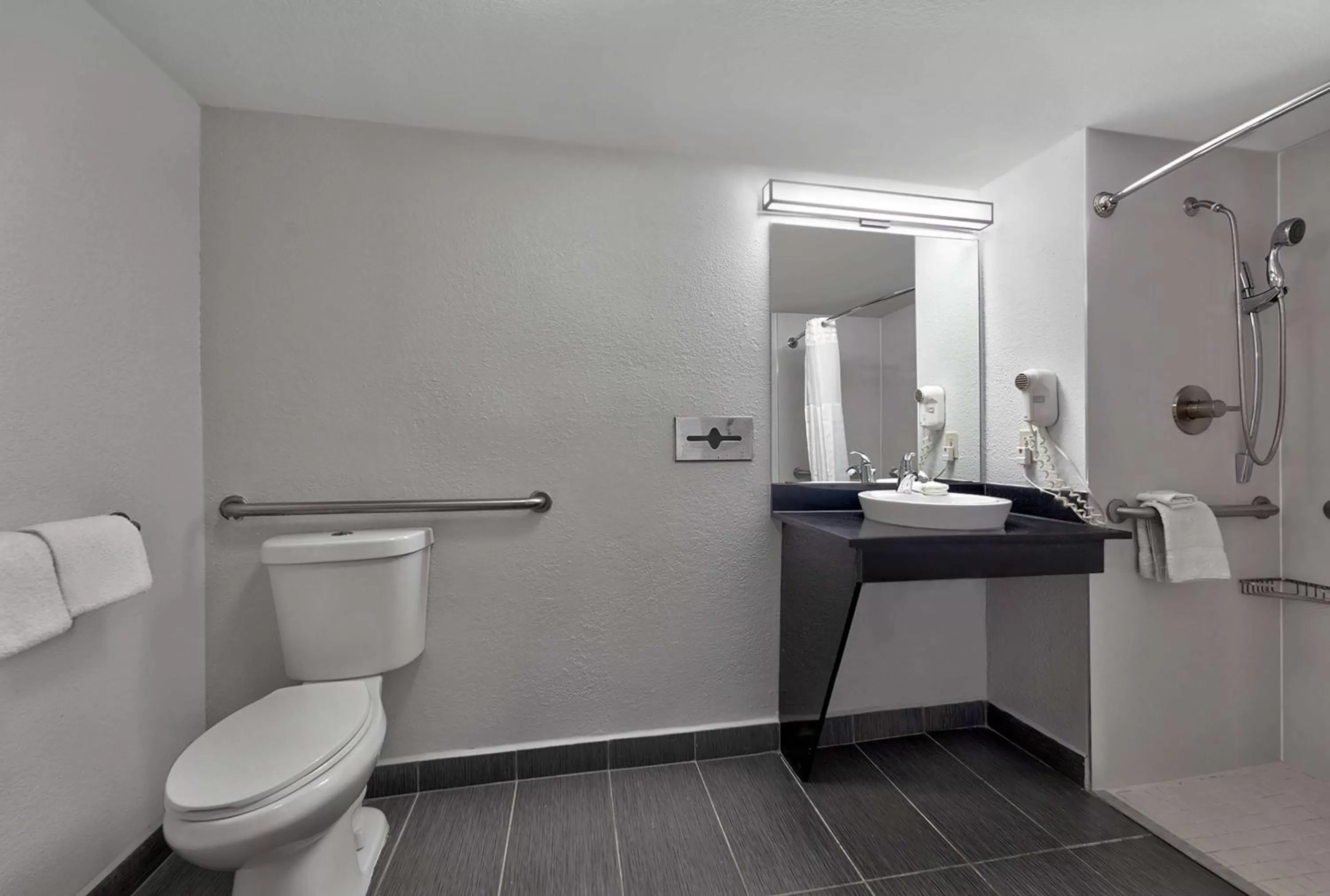 King Room - single occupancy - Disability Access - Non-Smoking in Studio 6-Denton, TX - UNT