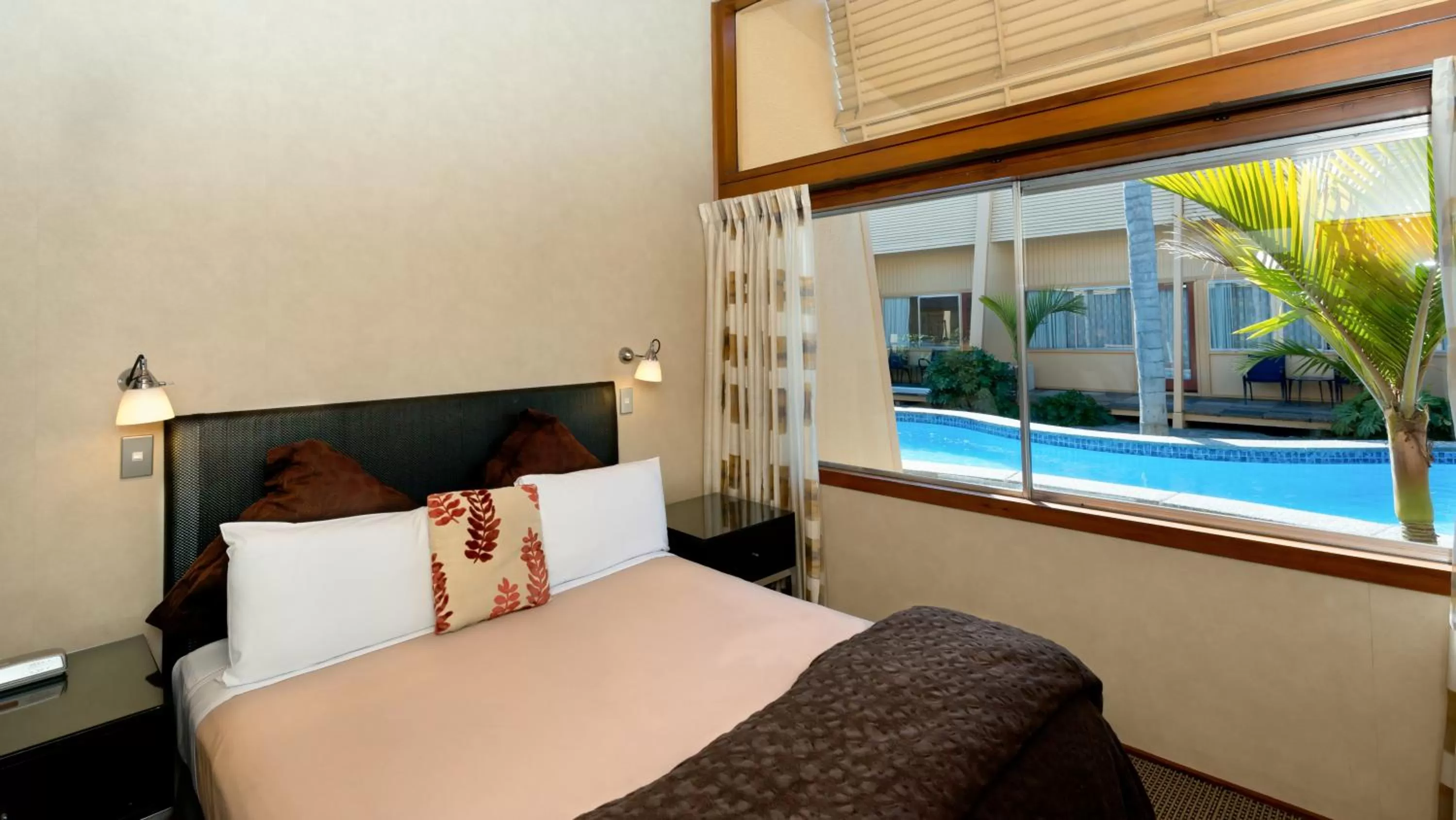 Two-Bedroom Apartment with Courtyard View in Oasis Beach Motel