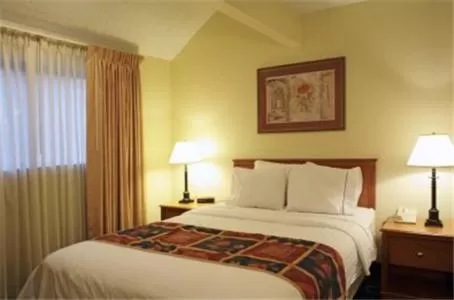 Deluxe Studio Suite with Two Queen Beds - First Floor/Non-Smoking in Hawthorn Suites - Fort Wayne