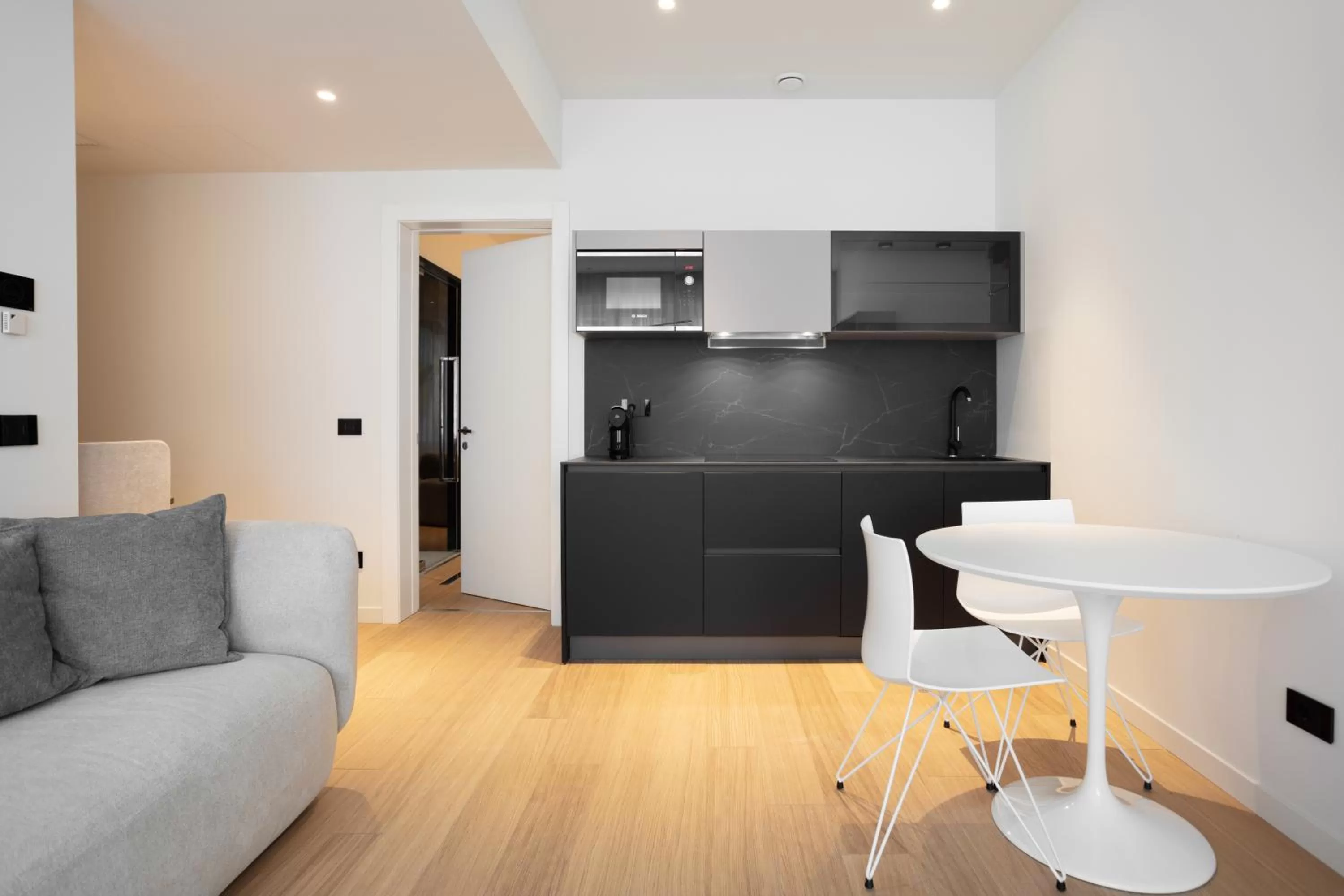 Deluxe Apartment in Sant'Ambrogio Apartments, Reception h24