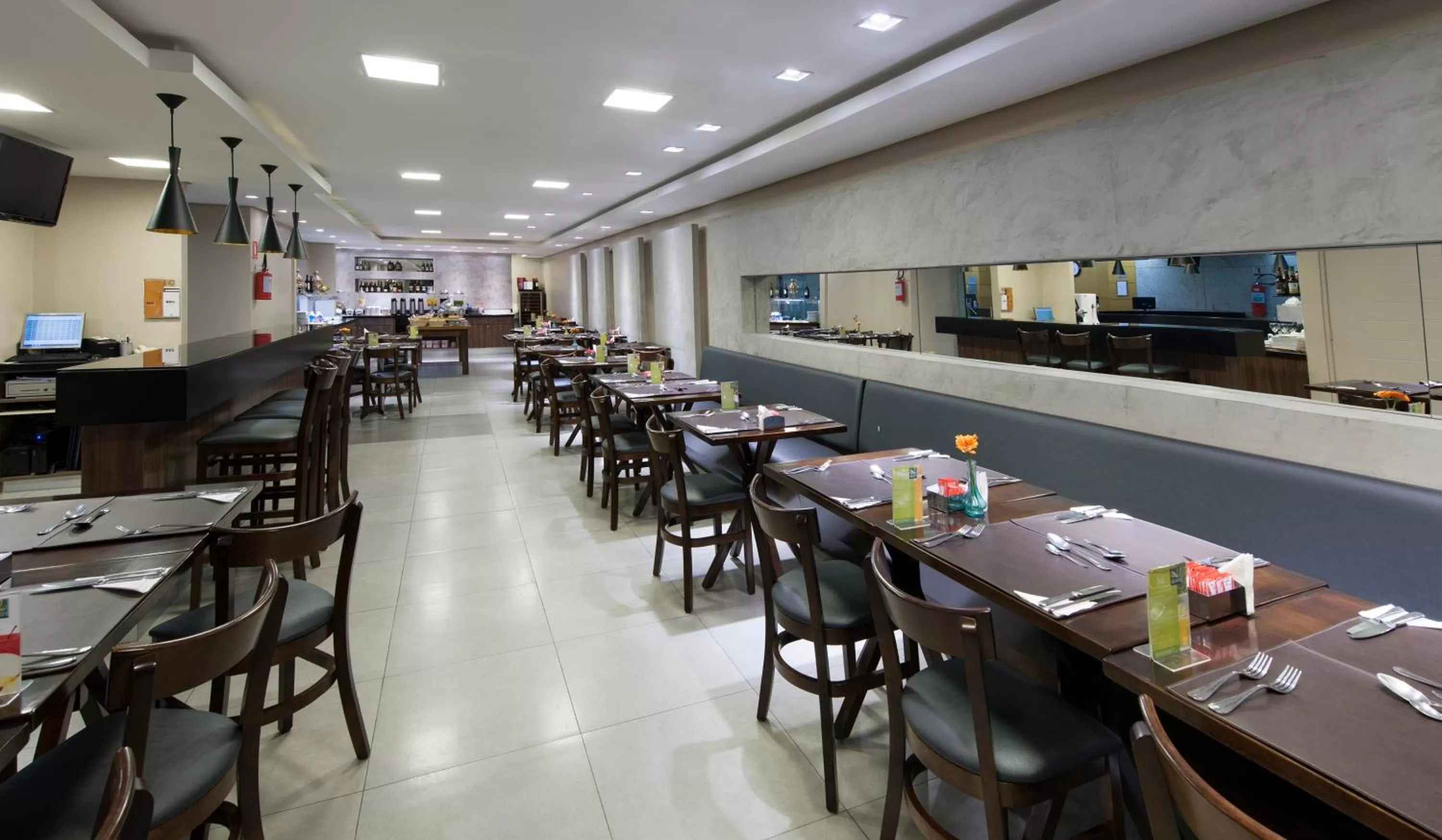 Restaurant/places to eat in Slaviero Hotel Porto Alegre Moinhos