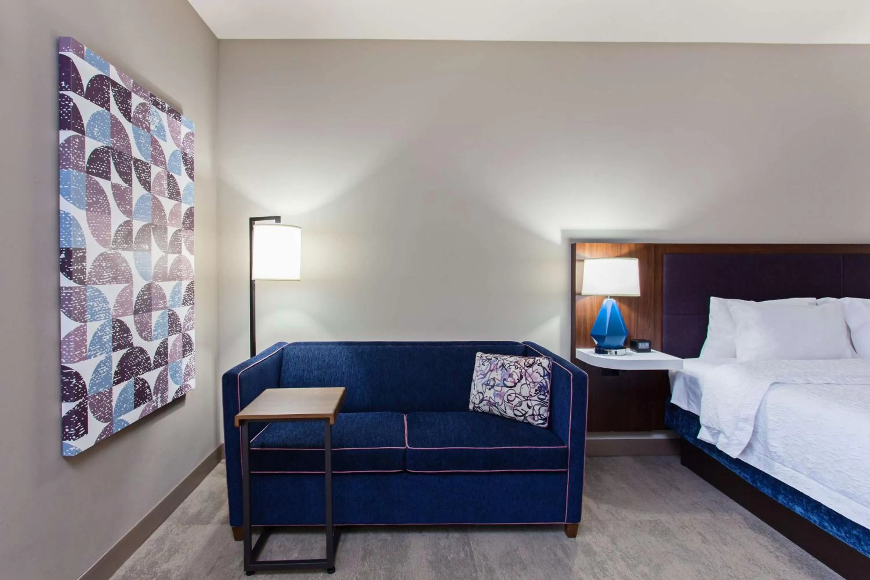King Room with Sofa Bed - Hearing Accessible/Non-Smoking in Hampton Inn & Suites Leavenworth