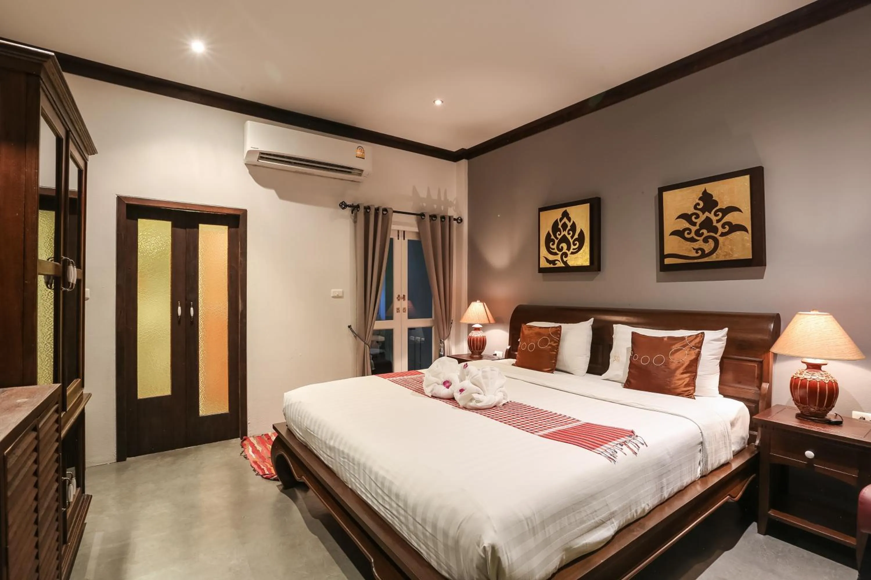 Deluxe King Room in The Twenty Lodge