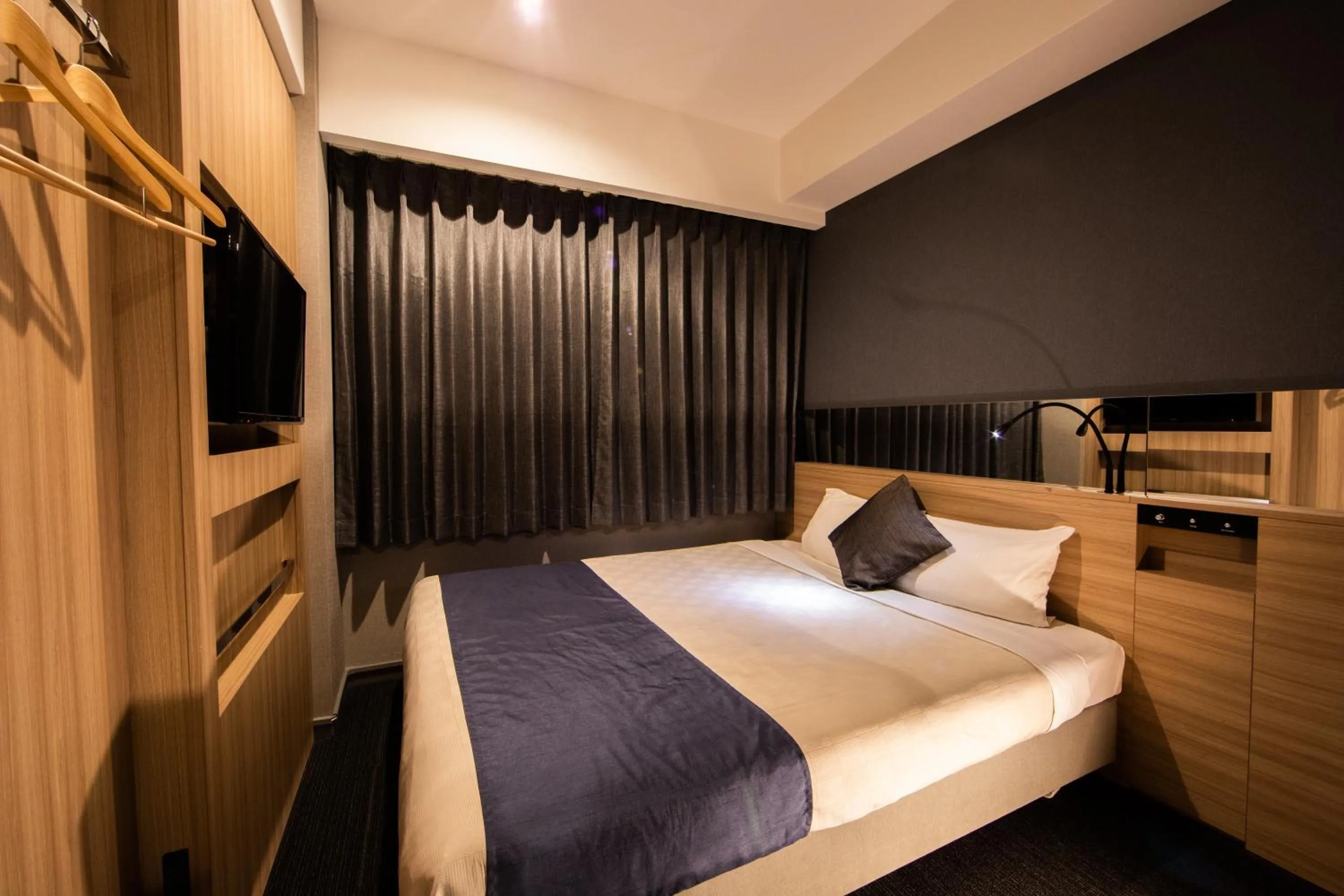 Moderate Double Room - Smoking in QuintessaHotel OsakaShinsaibashi Comic&Books