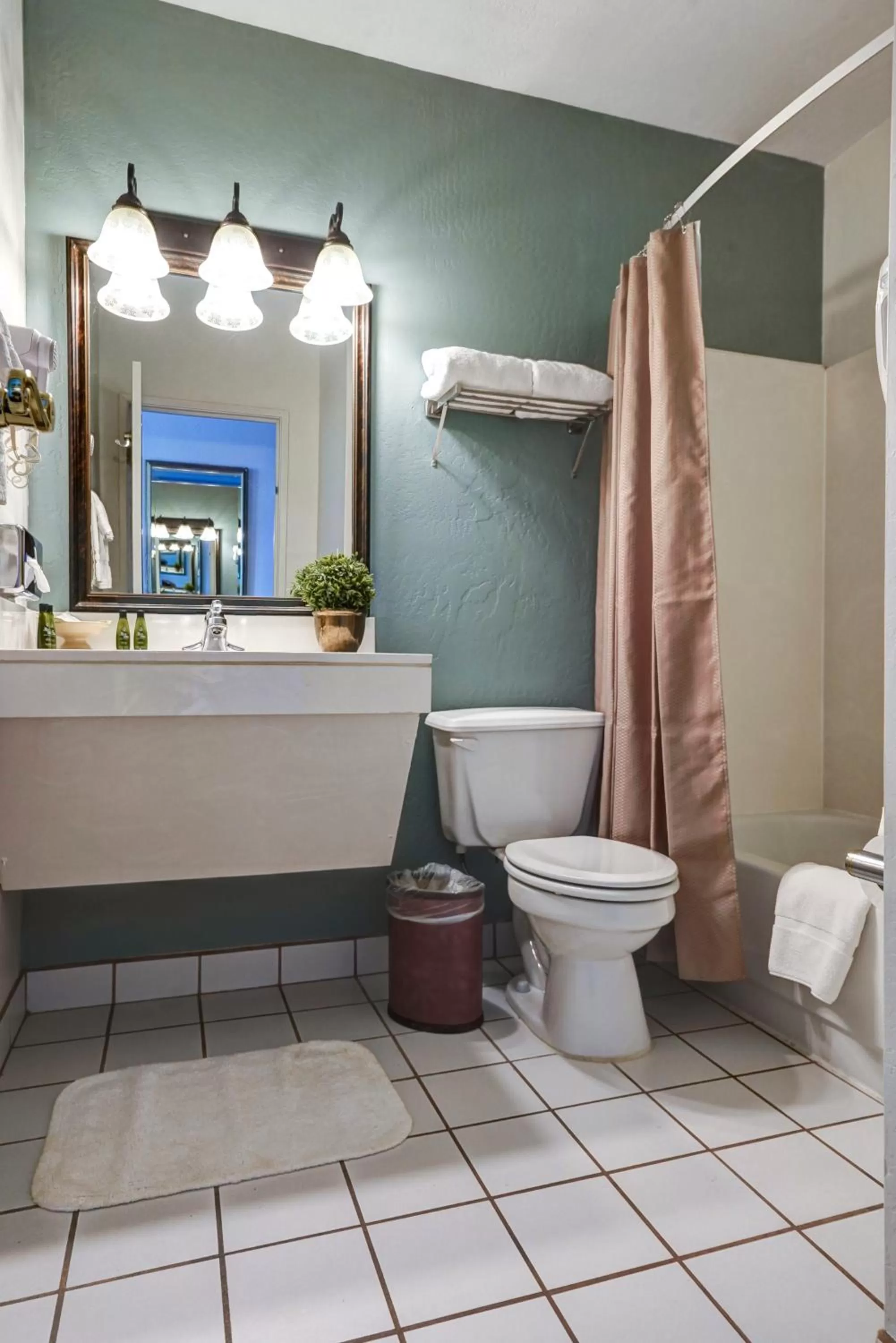 Standard King Room in Forest Villas Hotel