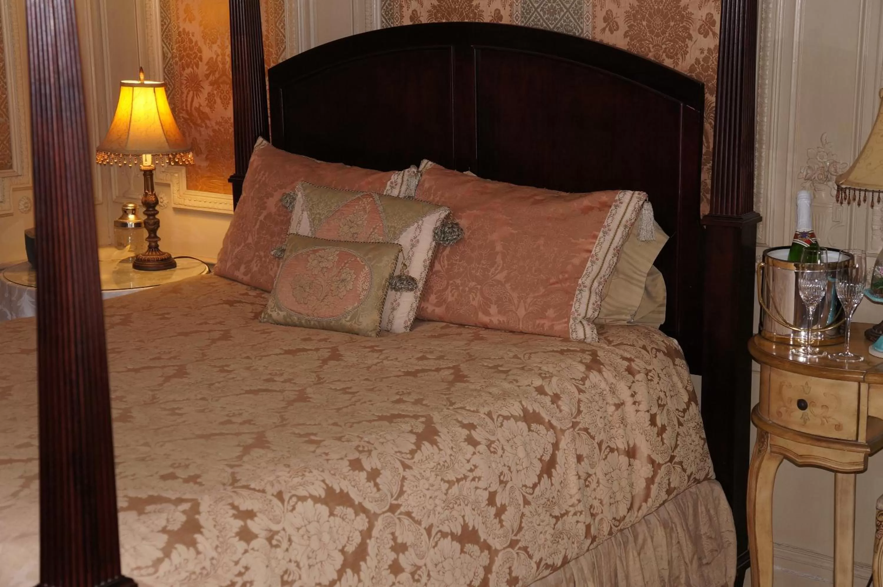 Boudoir room in Silver Fountain Inn