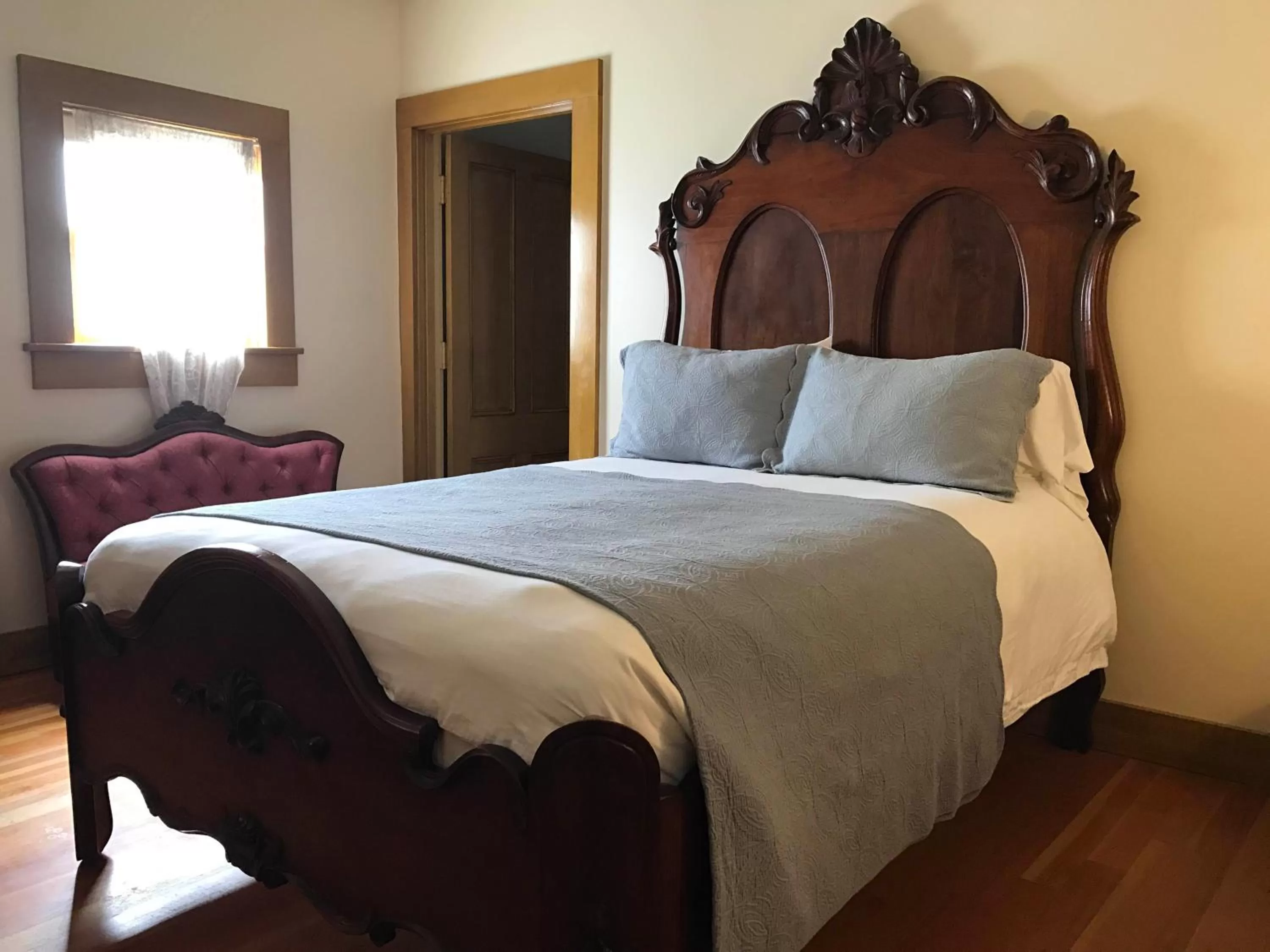 Standard Queen Room in Cosmopolitan Hotel