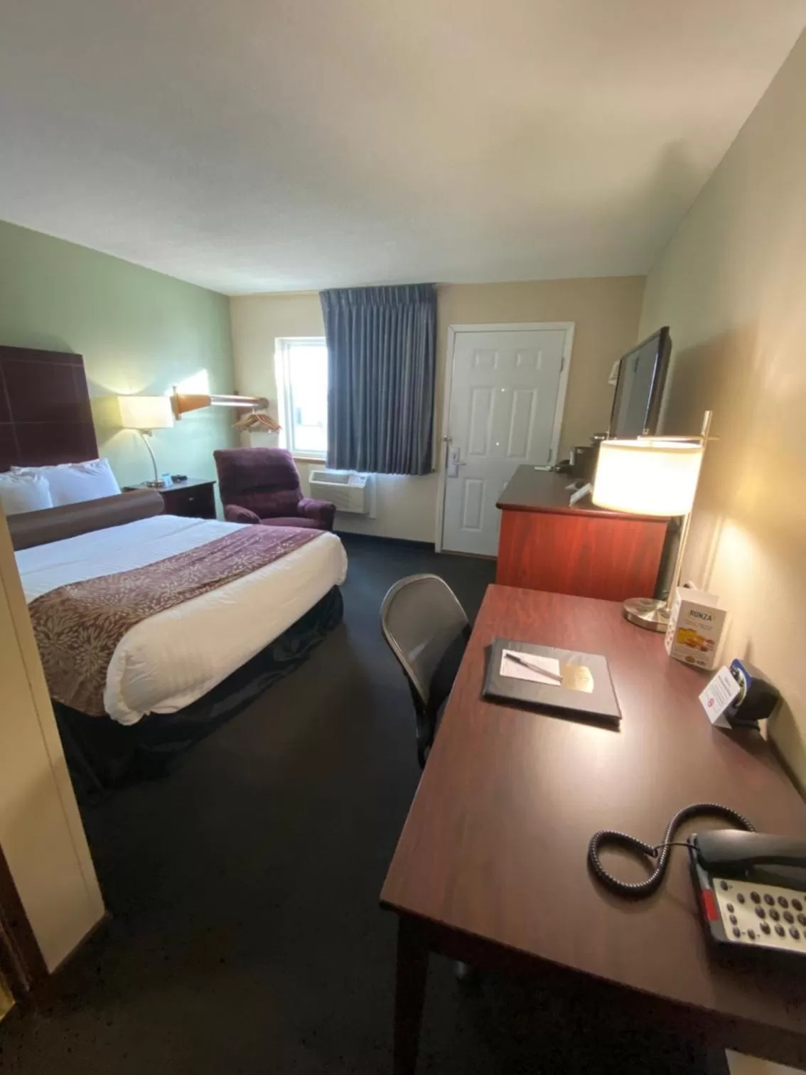 Single Room - Disability Access in Boarders Inn & Suites by Cobblestone Hotels - Broken Bow