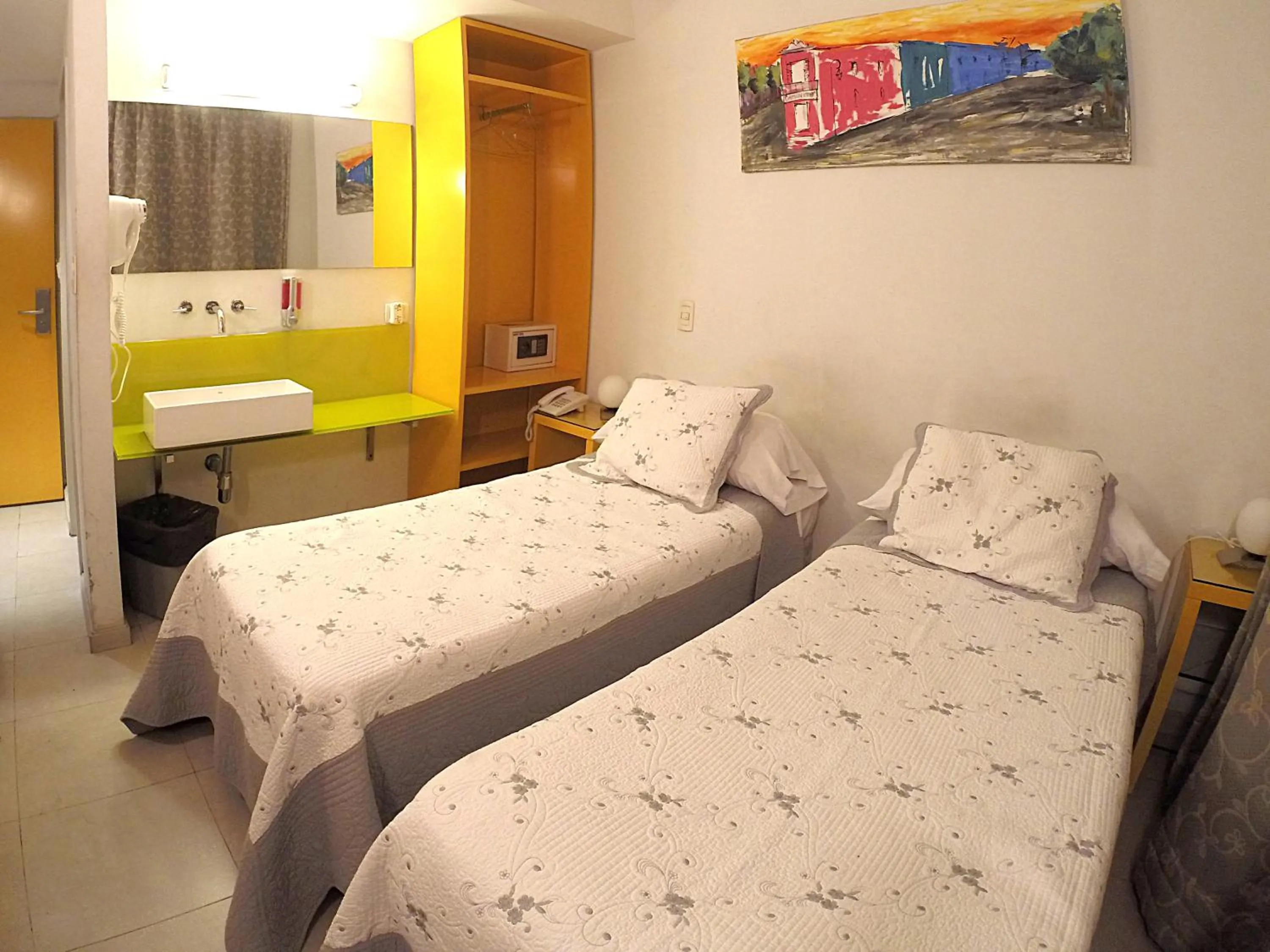 Twin Room in America Del Sur Hostel Buenos Aires