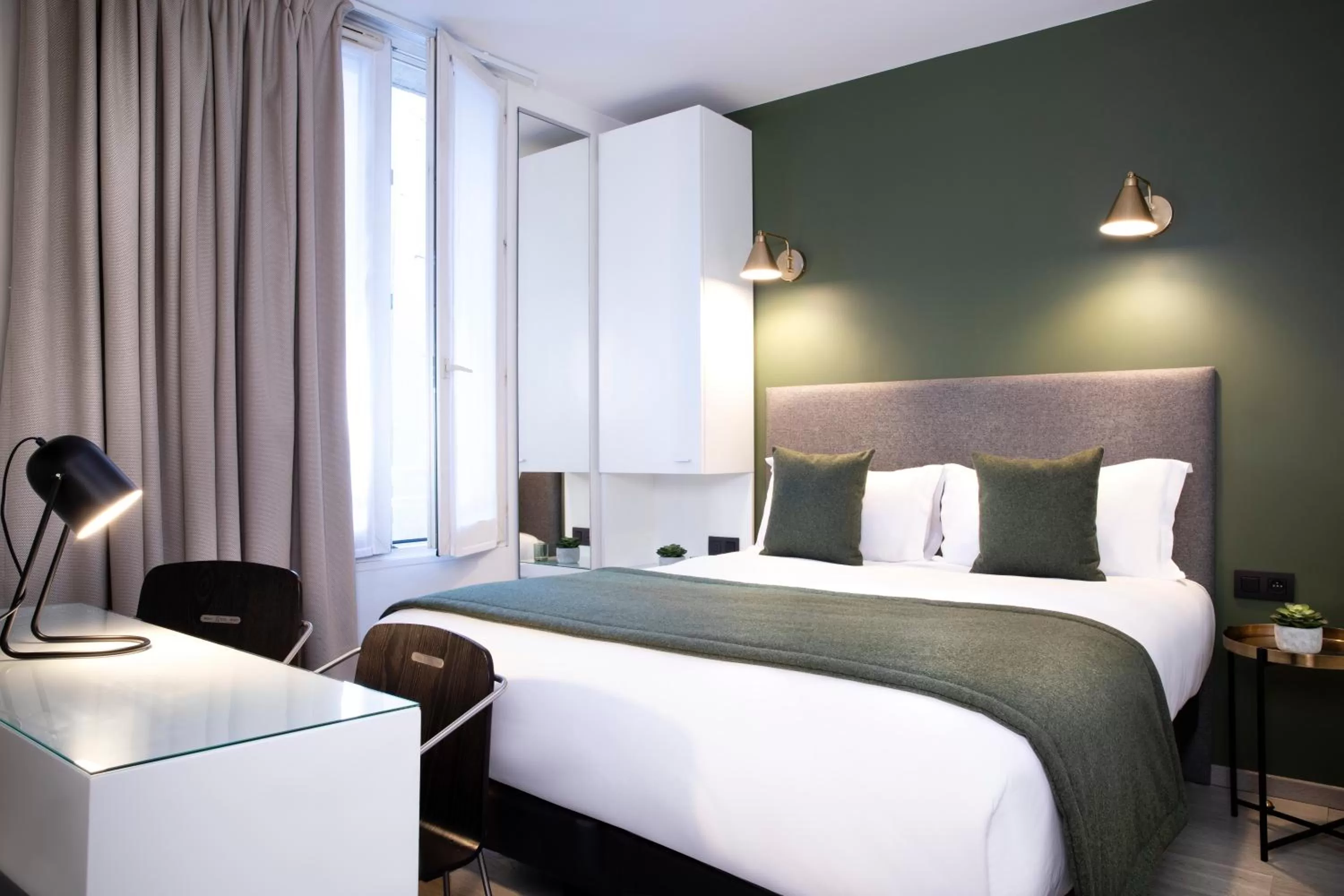 Superior Double Room in Hôtel Brady