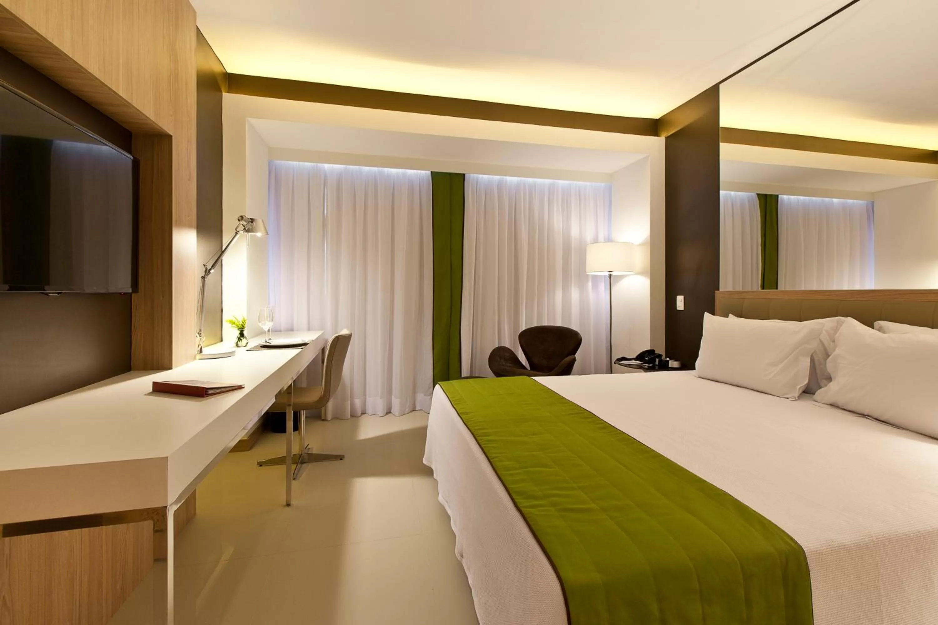 Superior Queen Non Smoking - single occupancy in eSuites Savassi Toscanini