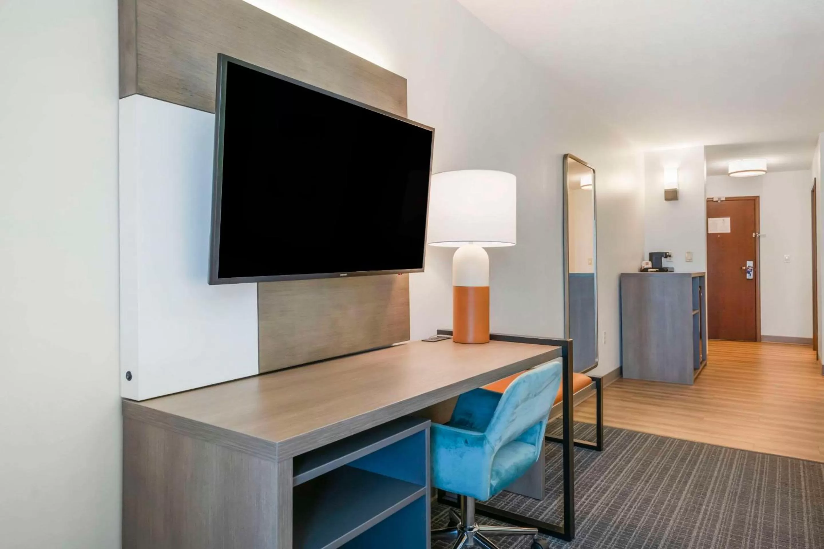 King Suite with Whirlpool Bath Tub - Non-Smoking in Comfort Suites Conference Center Rapid City