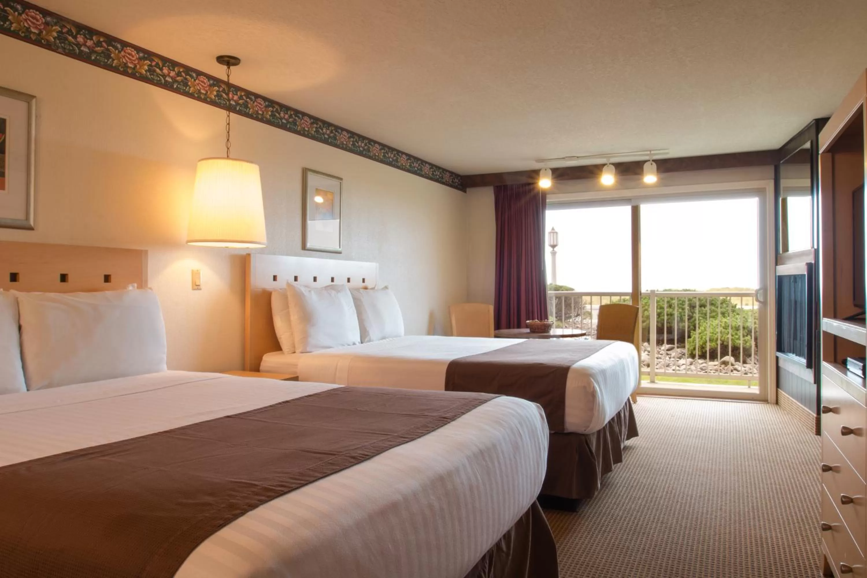 2 Queen Ocean View in Hi Tide Oceanfront Inn