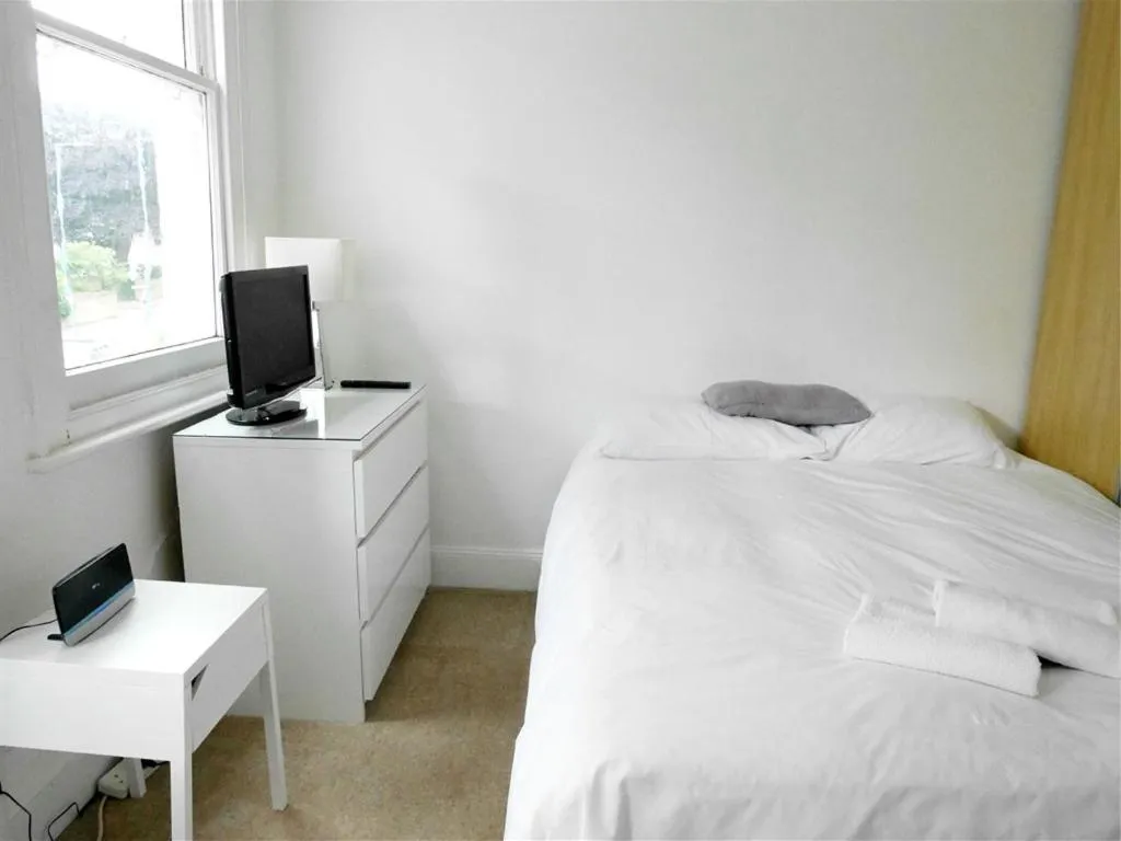 Twin Room with Shared Bathroom in Kew Studios and Rooms