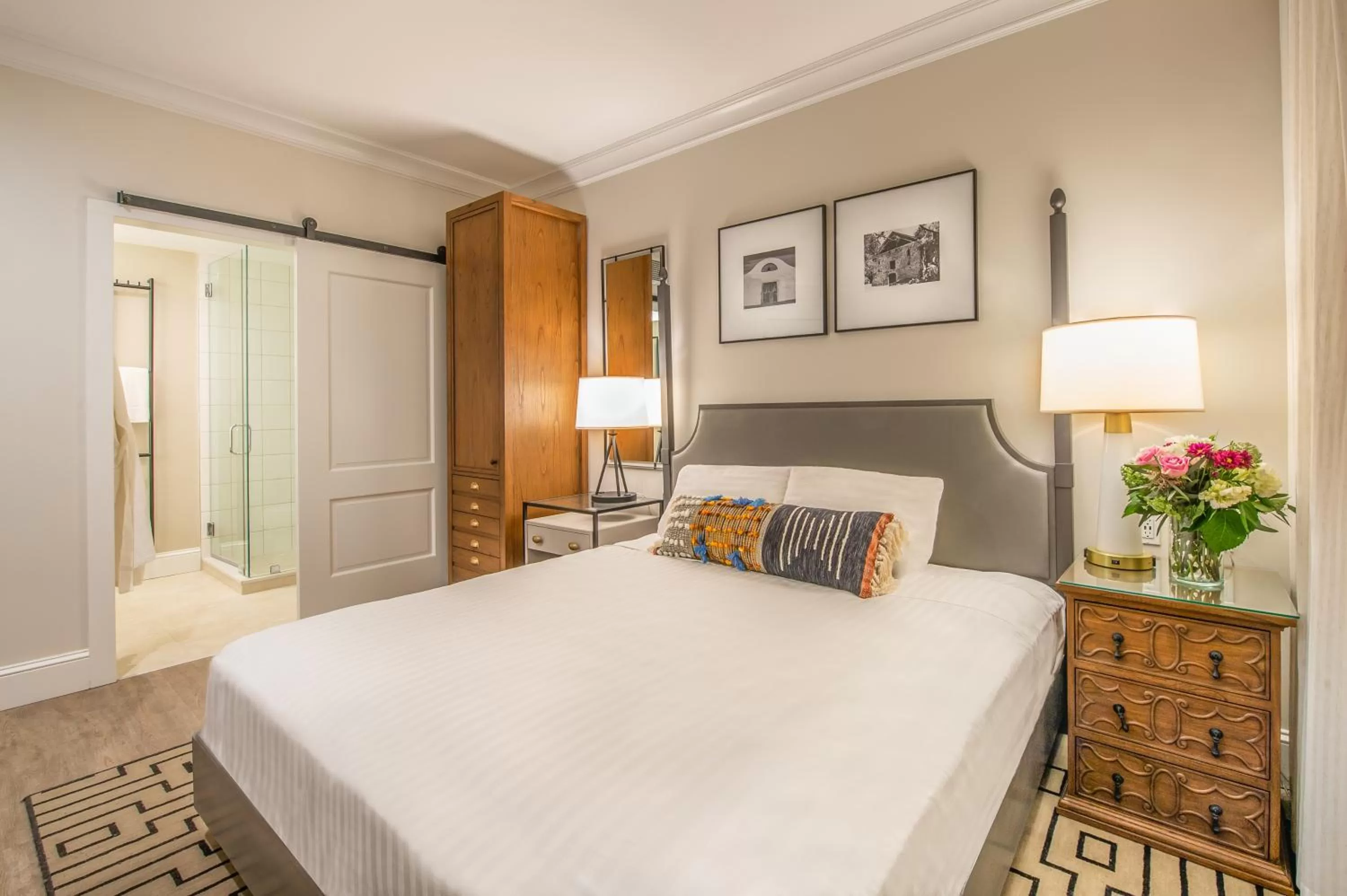 Standard King Room in Hotel E