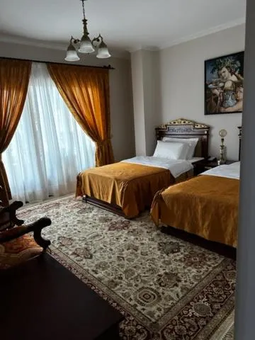 Family Room in Dinasty Hotel