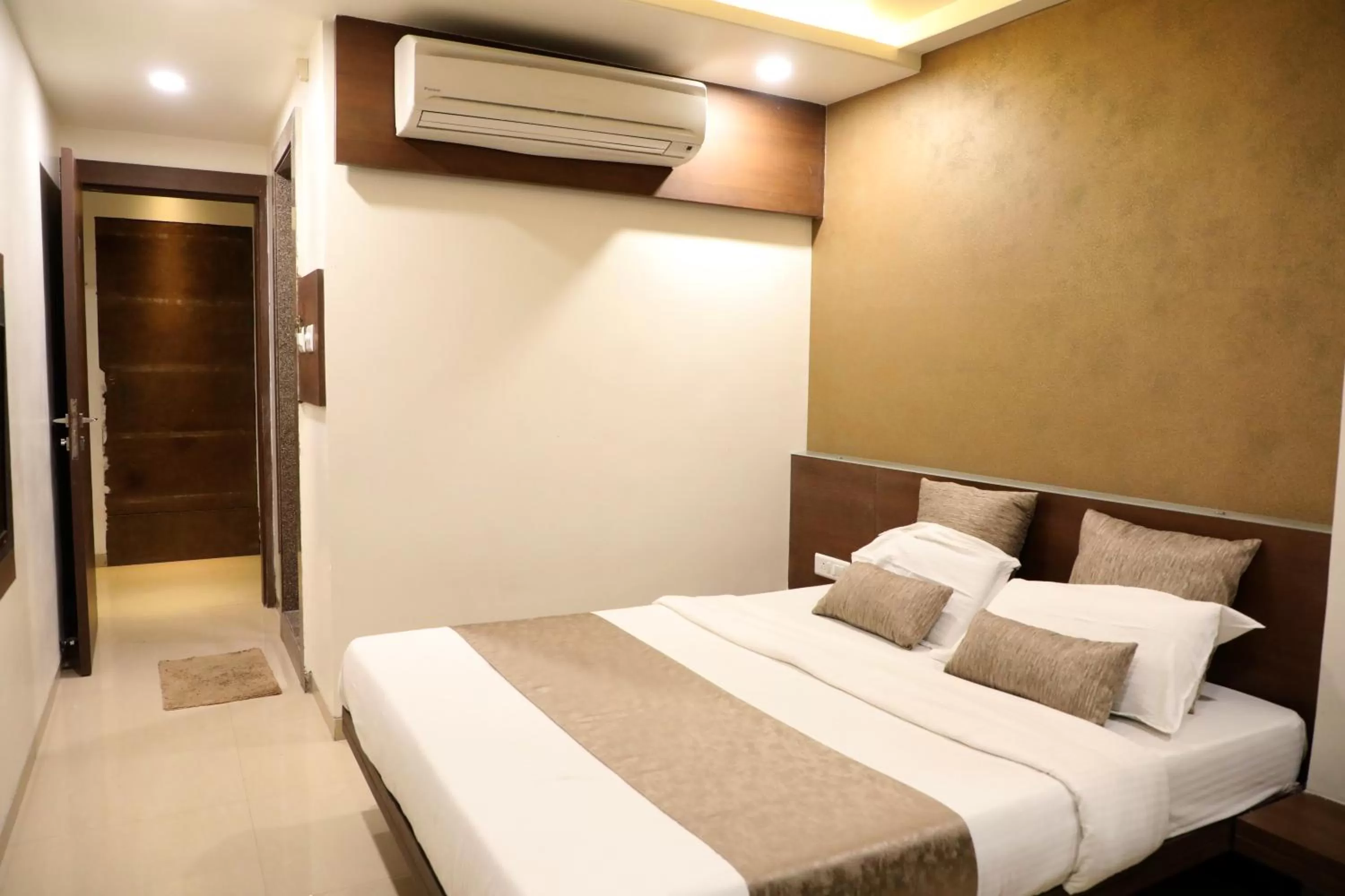 Superior Double Room - single occupancy in SPOT ON Hotel Adarsh Palace