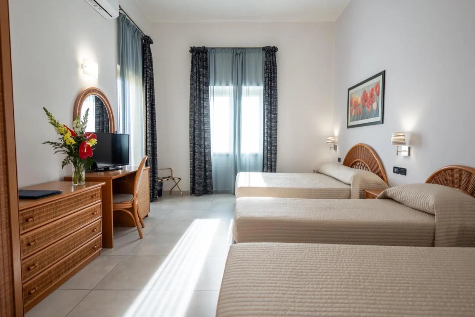 Quadruple Room with Sea View in Hotel Corallo