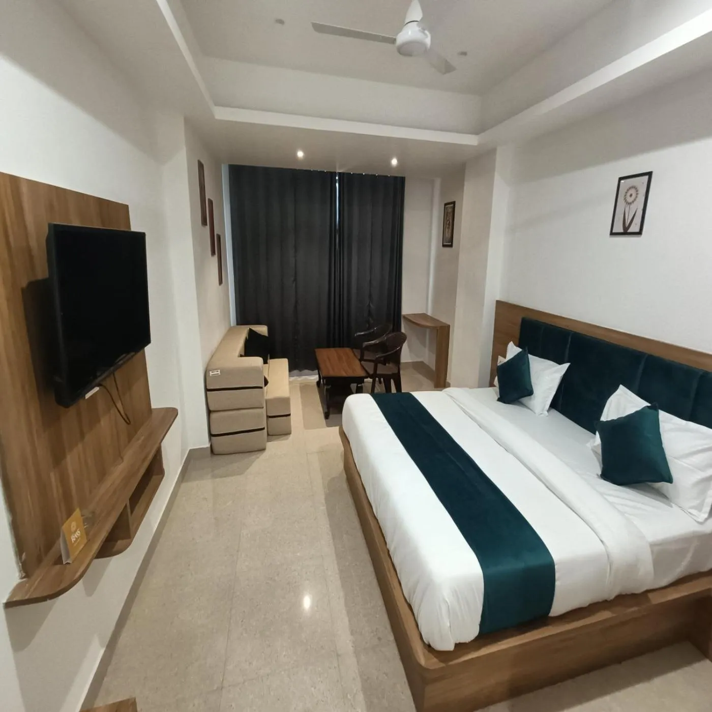 Superior King Suite in Hotel Raas Inn, New Hotel