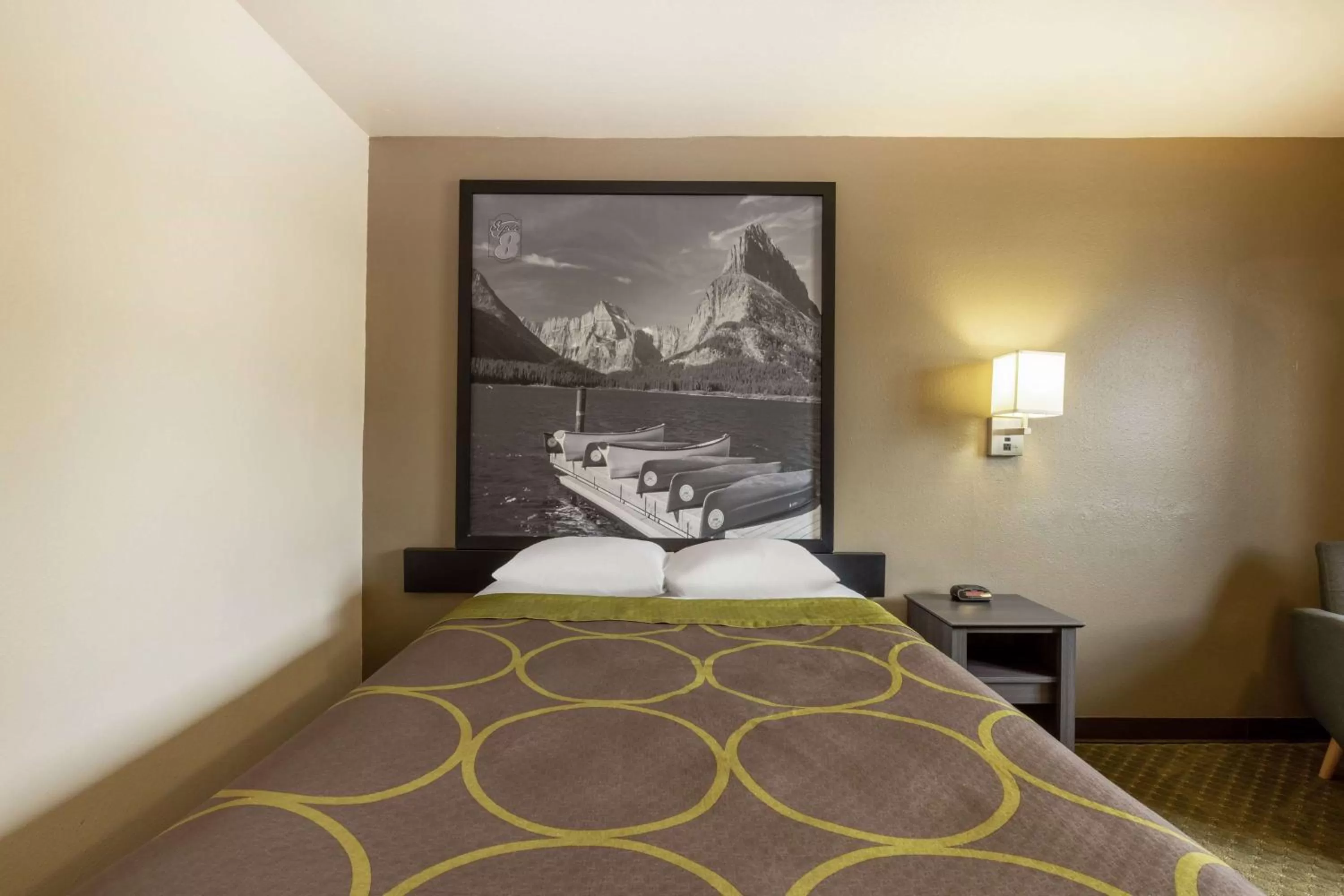 Queen Room - Non-Smoking in Super 8 by Wyndham Butte MT