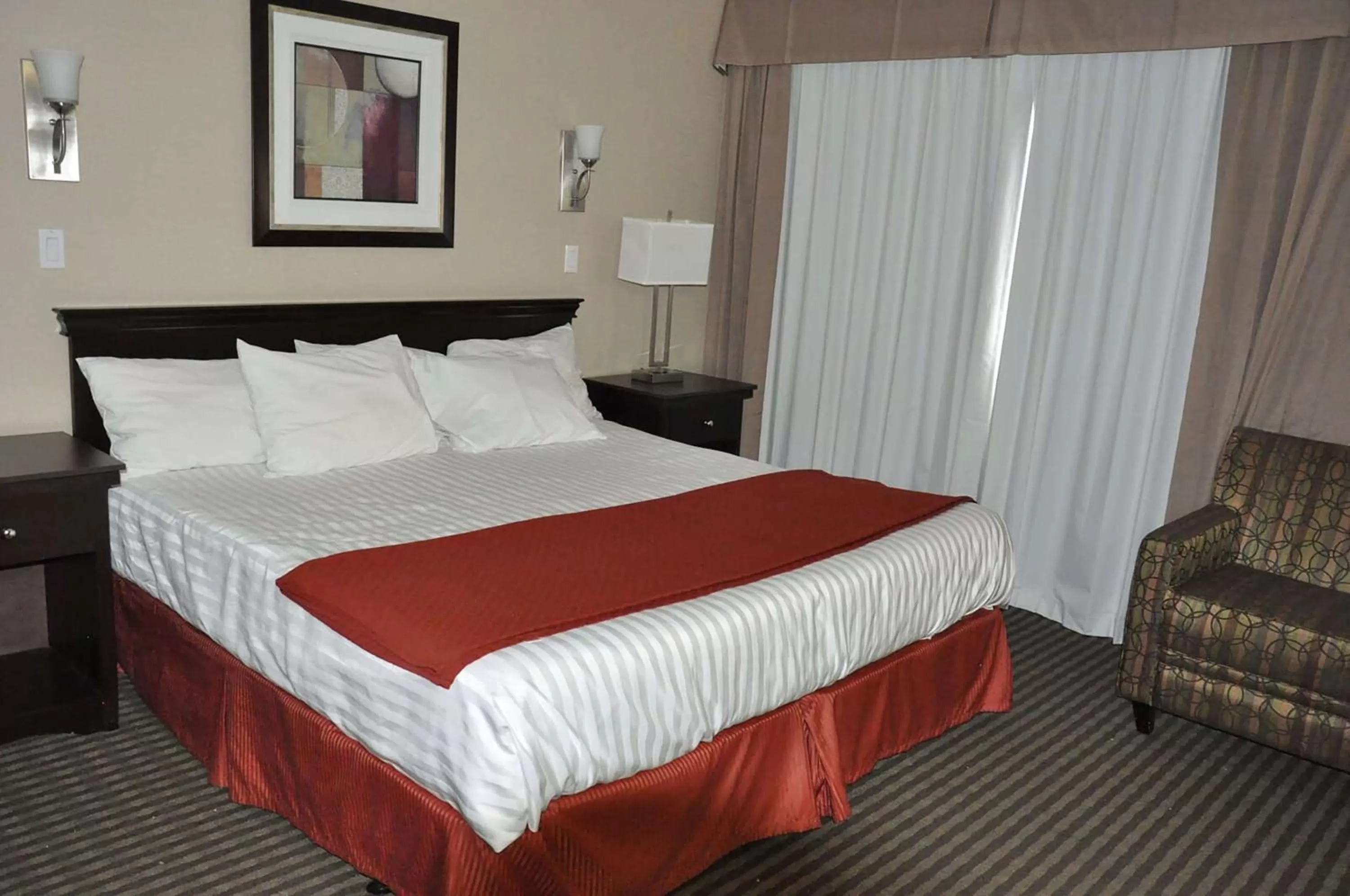 Queen Room - Non-Smoking in Ramada by Wyndham Abbotsford