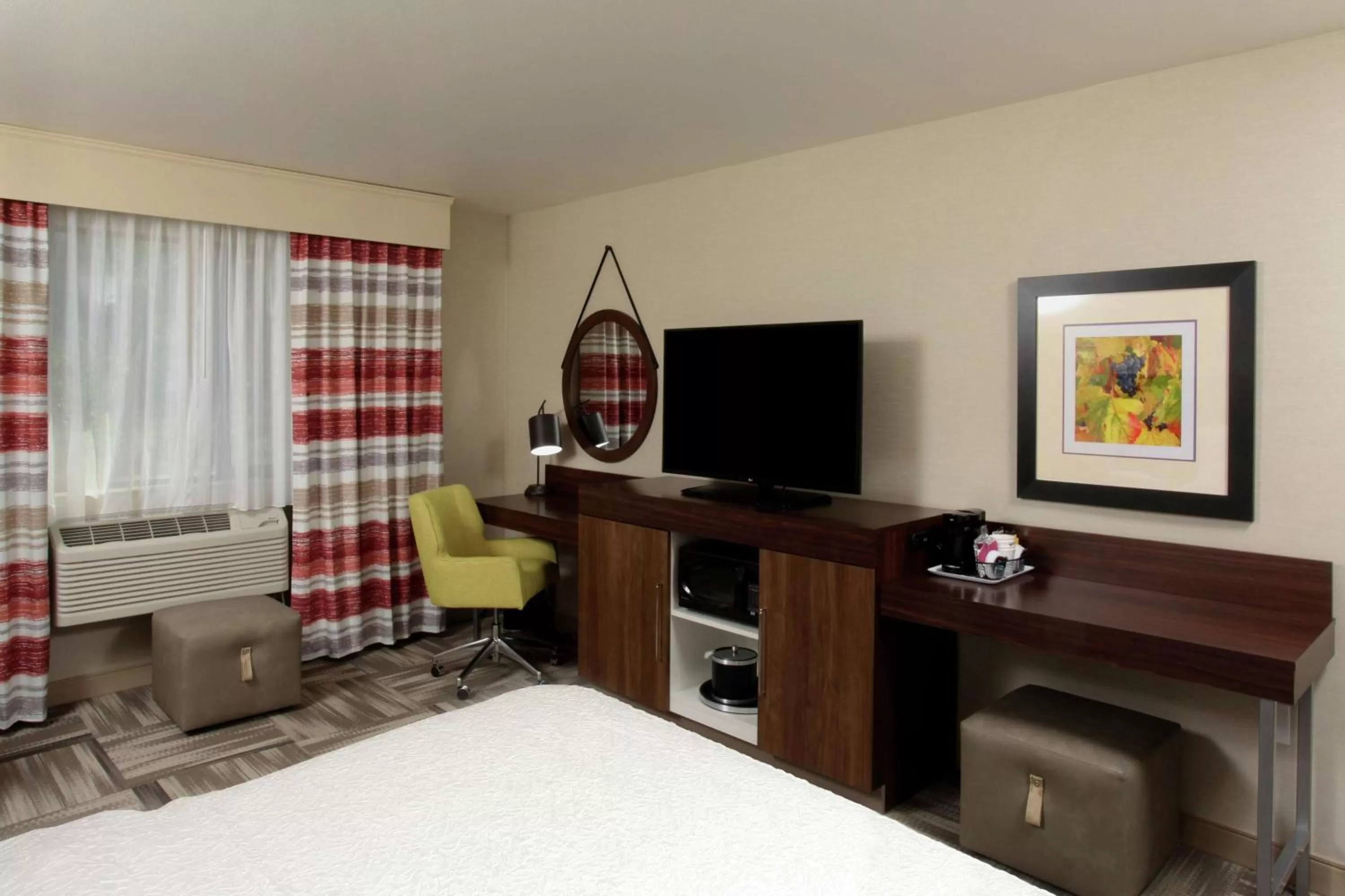 King Room with King Bed - Non-Smoking in Hampton Inn Richland-Tri Cities