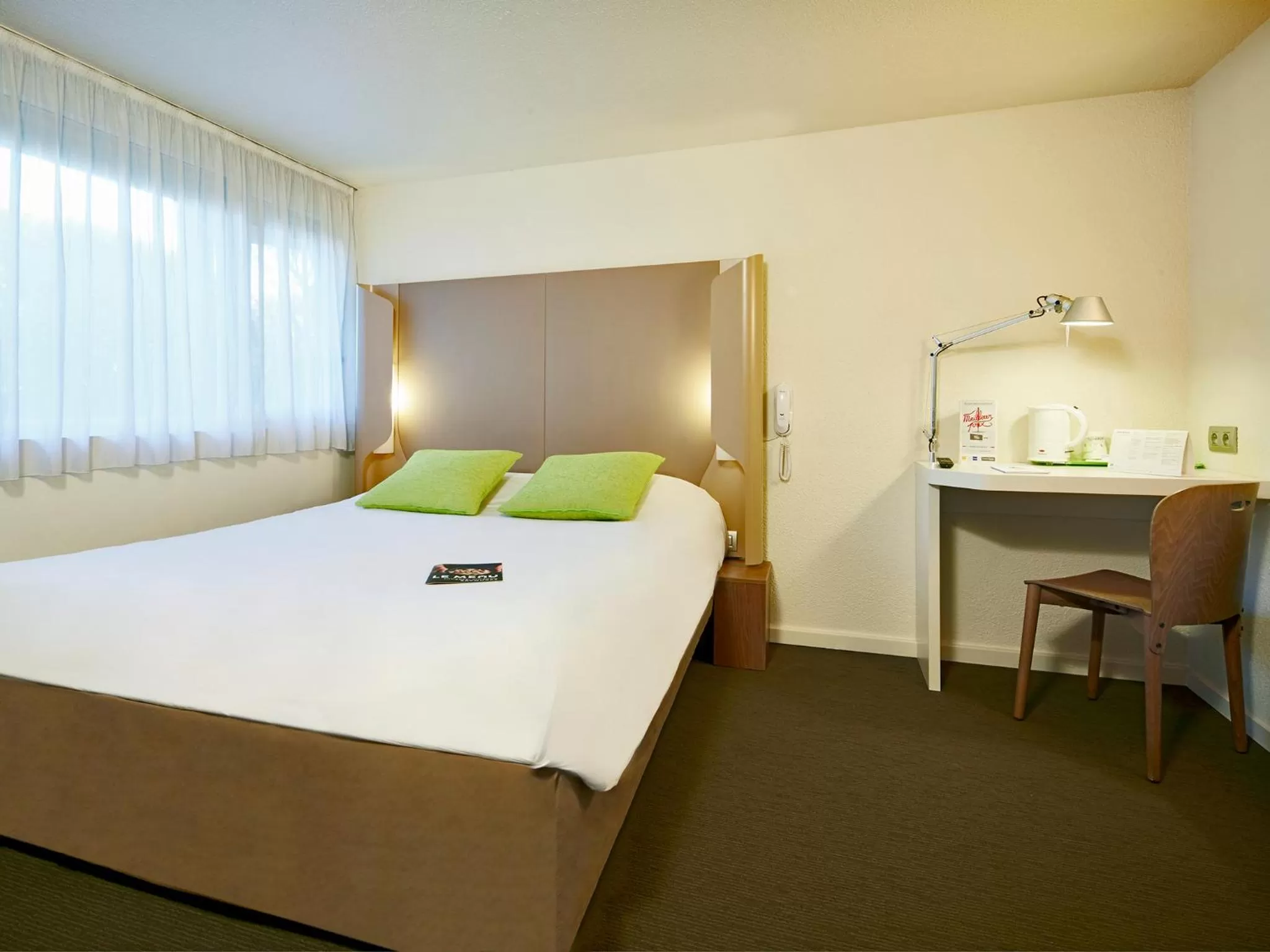 Double Bed - Room Next Generation in Campanile Marne la Vallée - Chelles