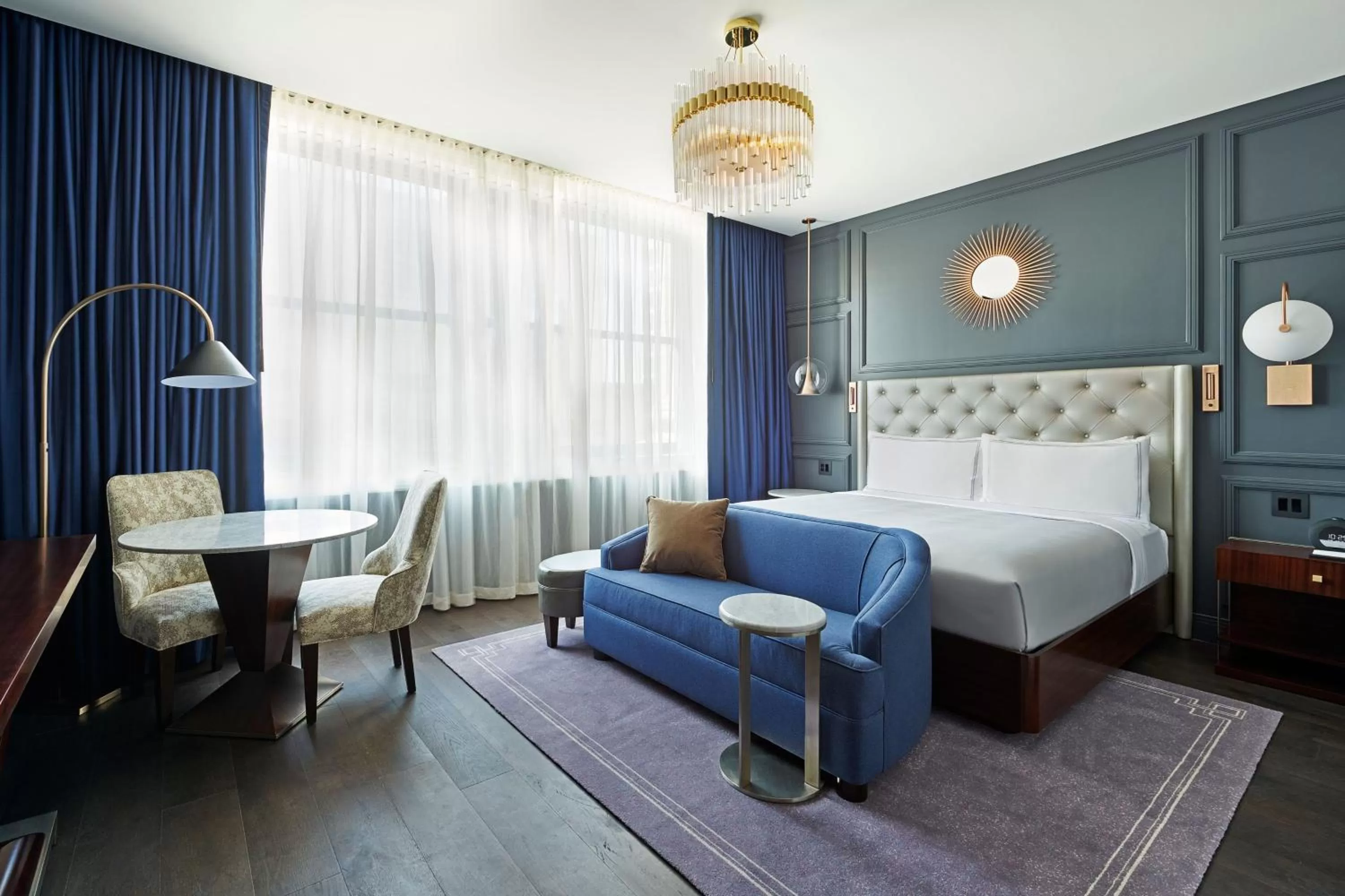 Deluxe King Room with City View in The LaSalle Chicago, Autograph Collection