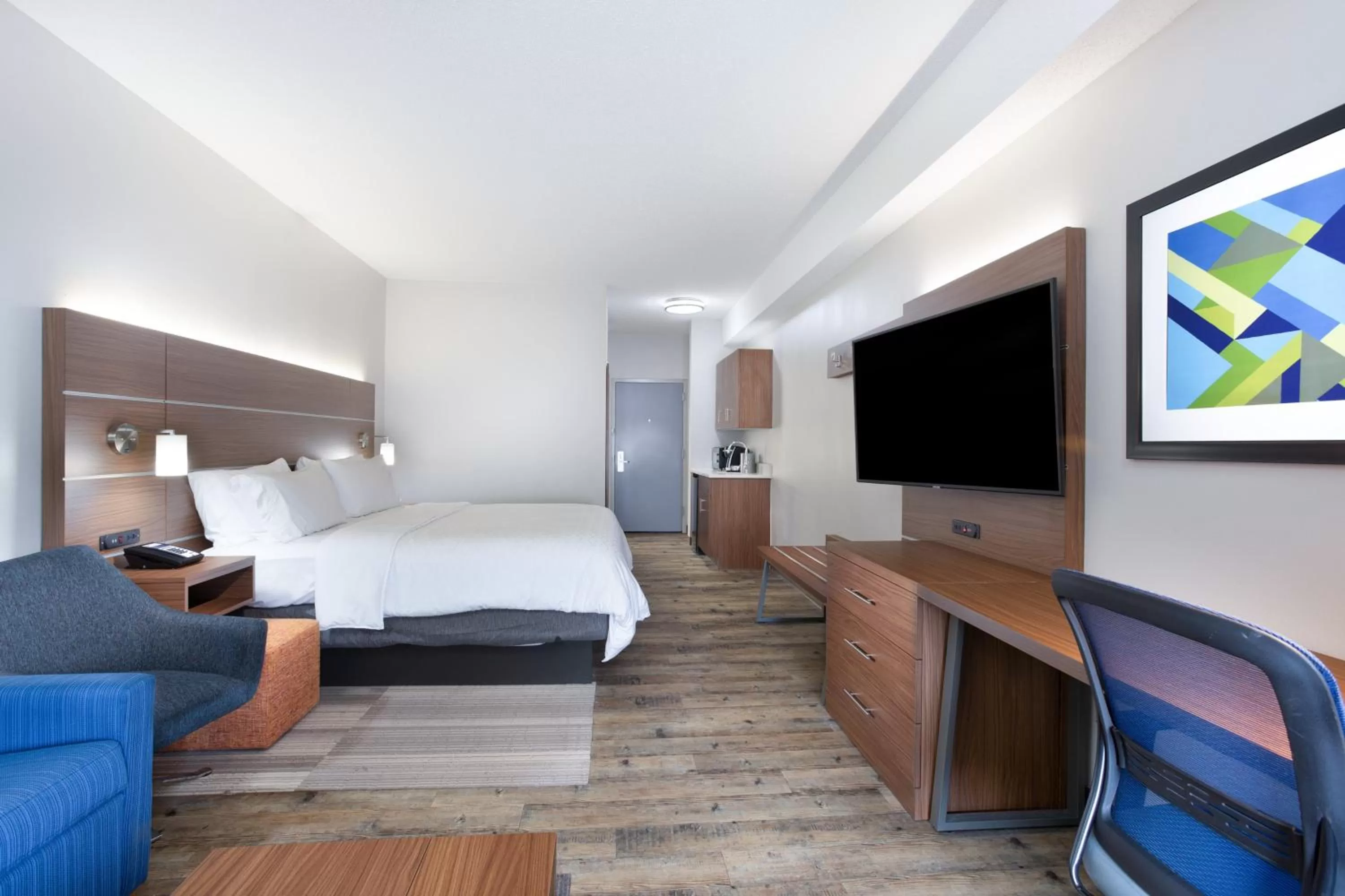 King Suite with Sofa Bed in Holiday Inn Express & Suites - Morehead City by IHG