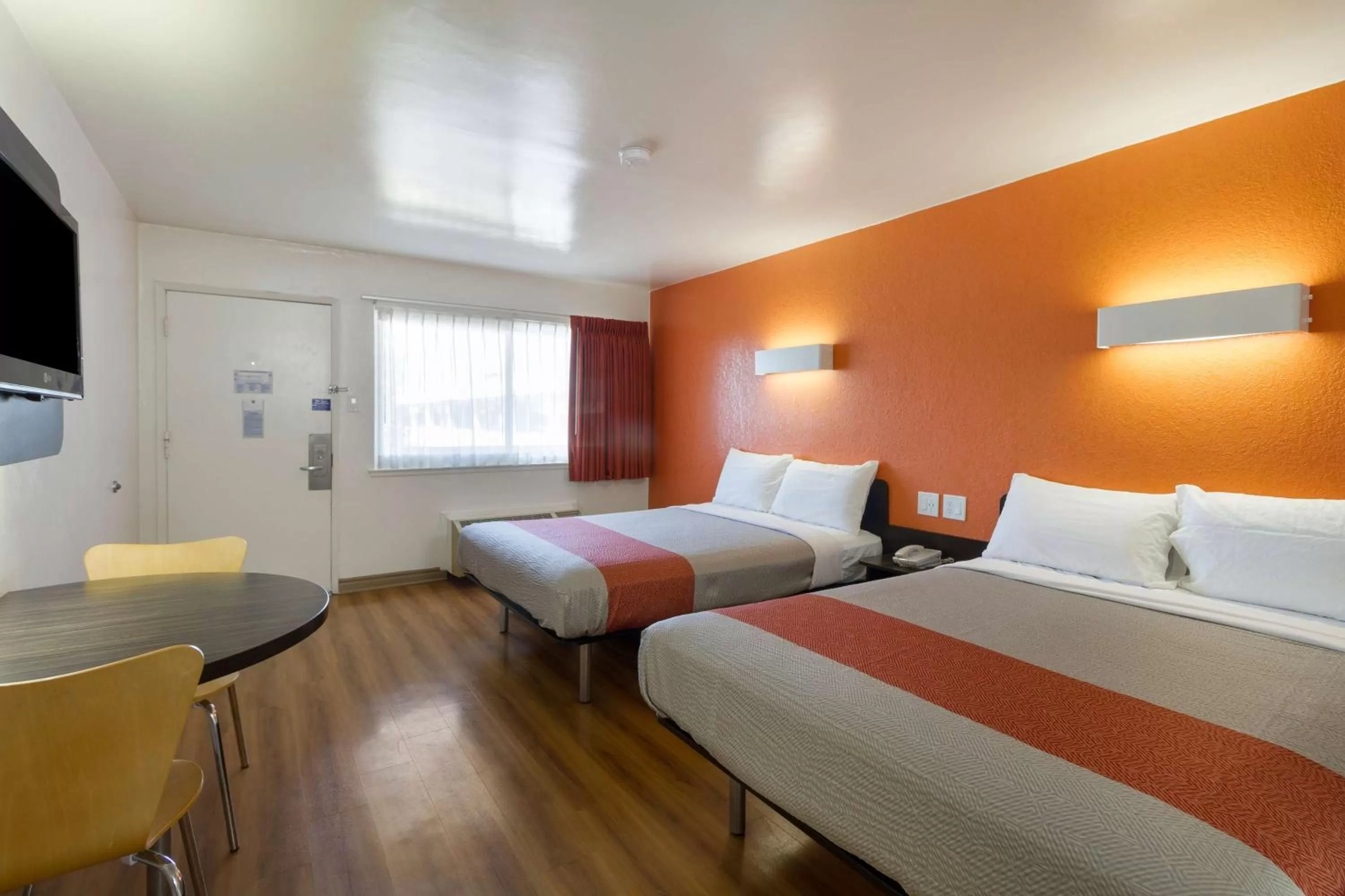 Queen Room with Two Queen Beds - single occupancy - Non-Smoking in Motel 6-Claremont, CA