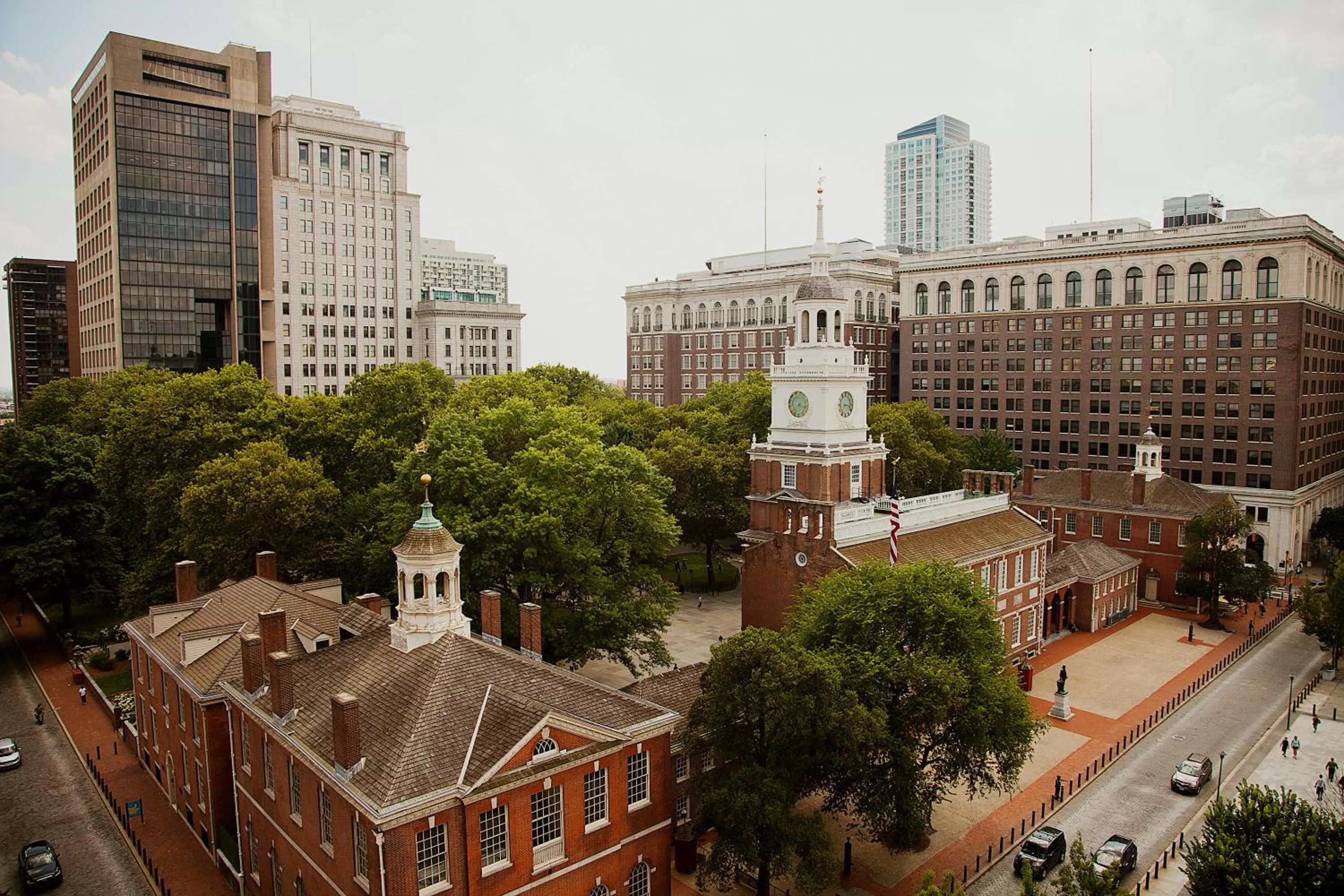 Premium King Room with Communications and Mobility Accessible Tub in Kimpton Hotel Monaco Philadelphia by IHG