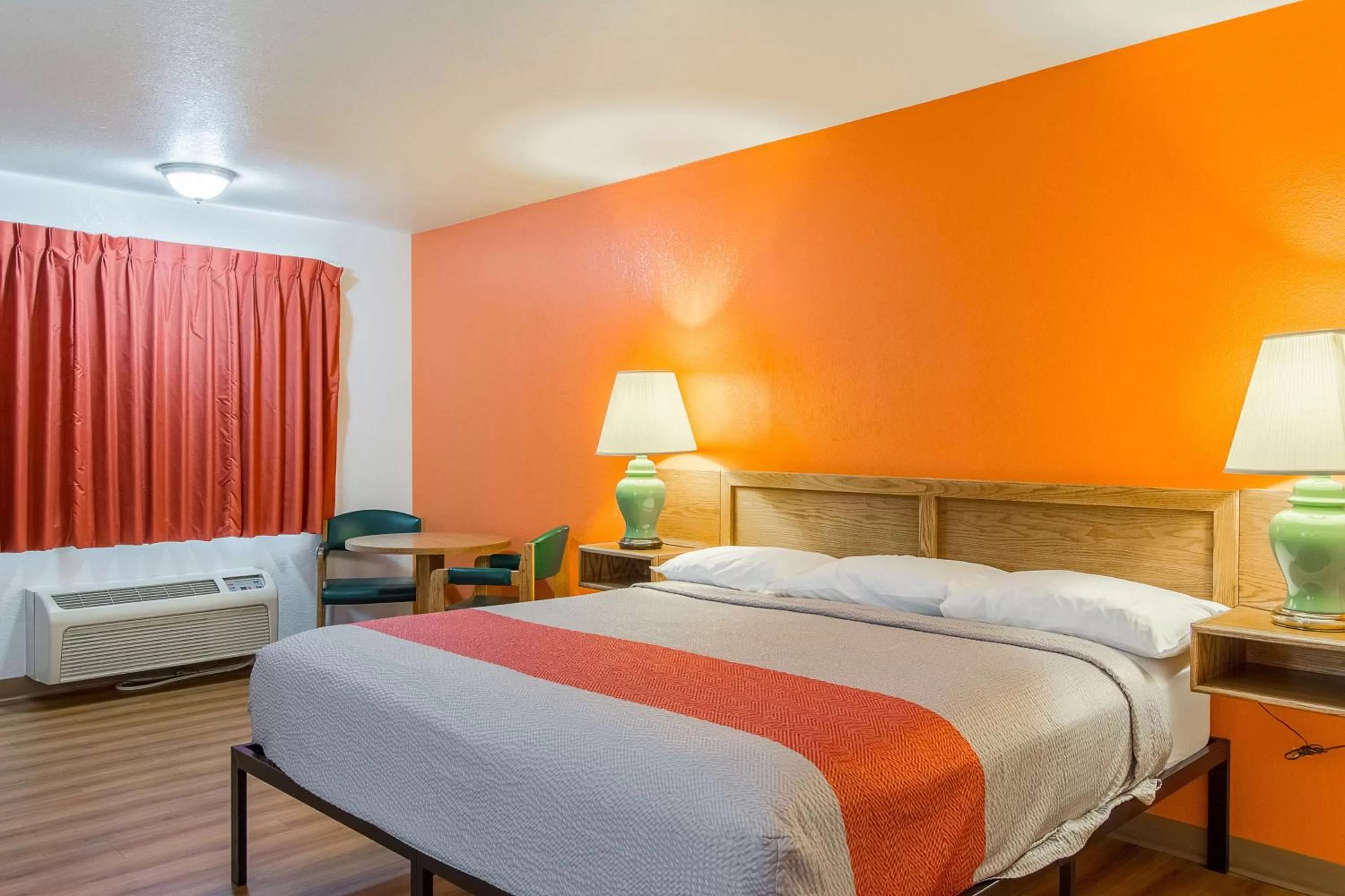 King Room - single occupancy - Non-Smoking in Motel 6-Madras, OR