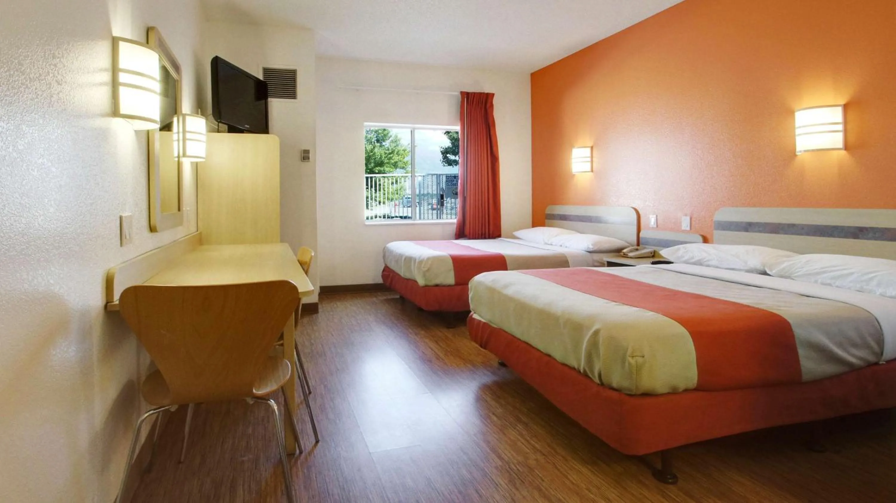 Deluxe Quadruple Room in Motel 6 Lehi, UT - Thanksgiving Point