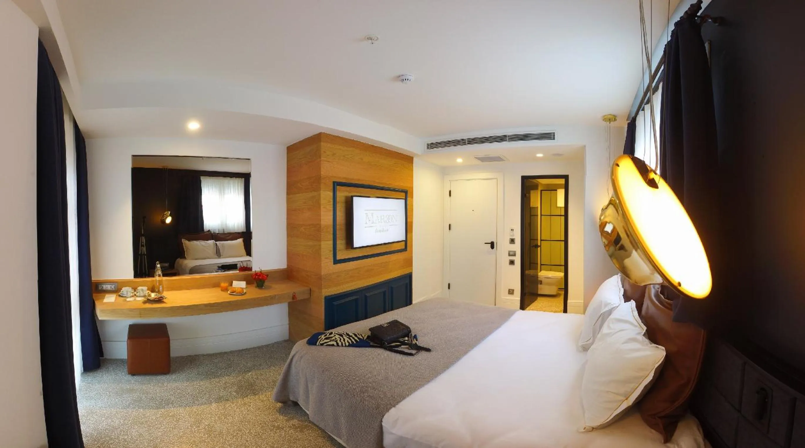 Superior Double Room in Maroon Tomtom