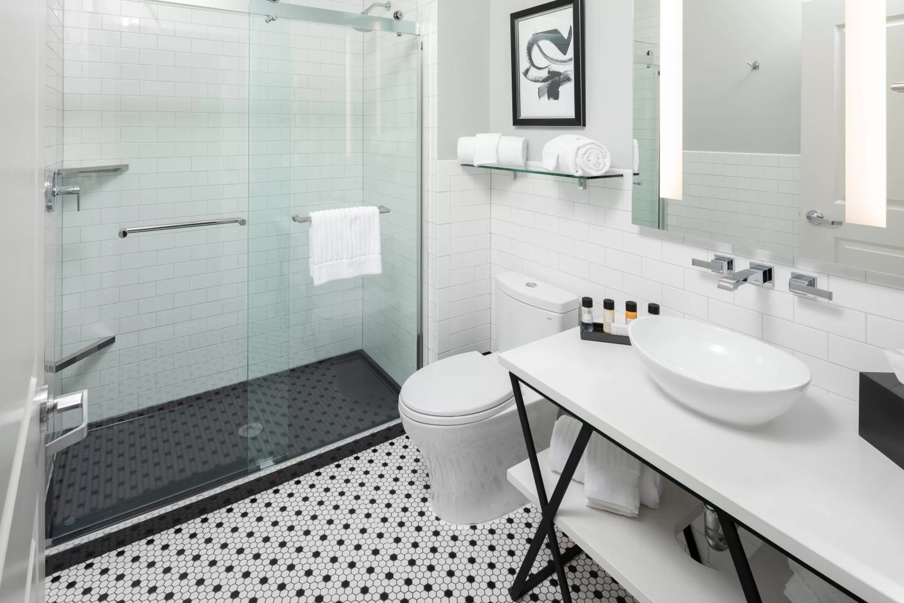 Standard Queen Room with Two Queen Beds in Hotel On Phillips