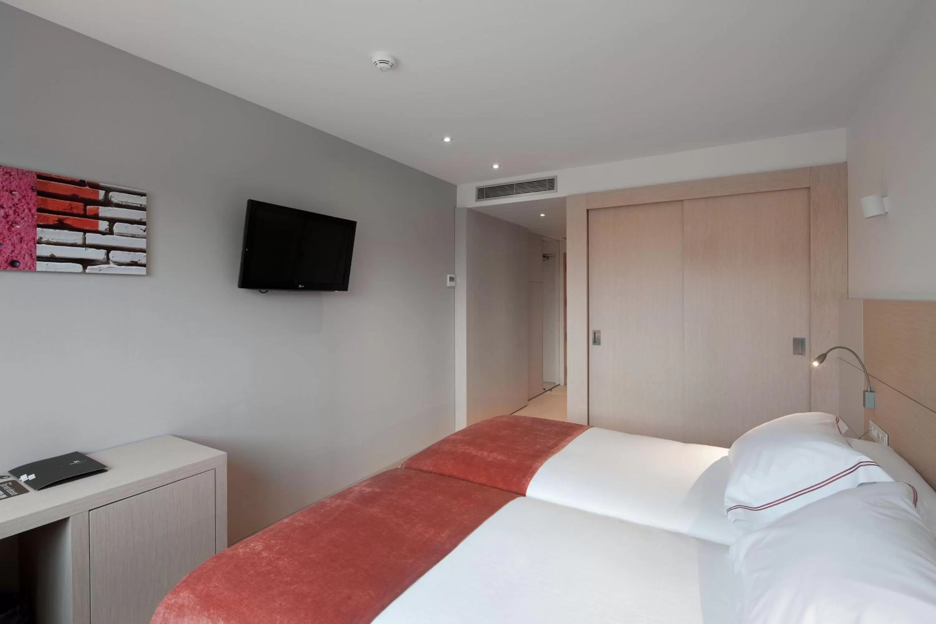 Double or Twin Room with Extra Bed (3 Adults) in Sercotel Hola Tafalla