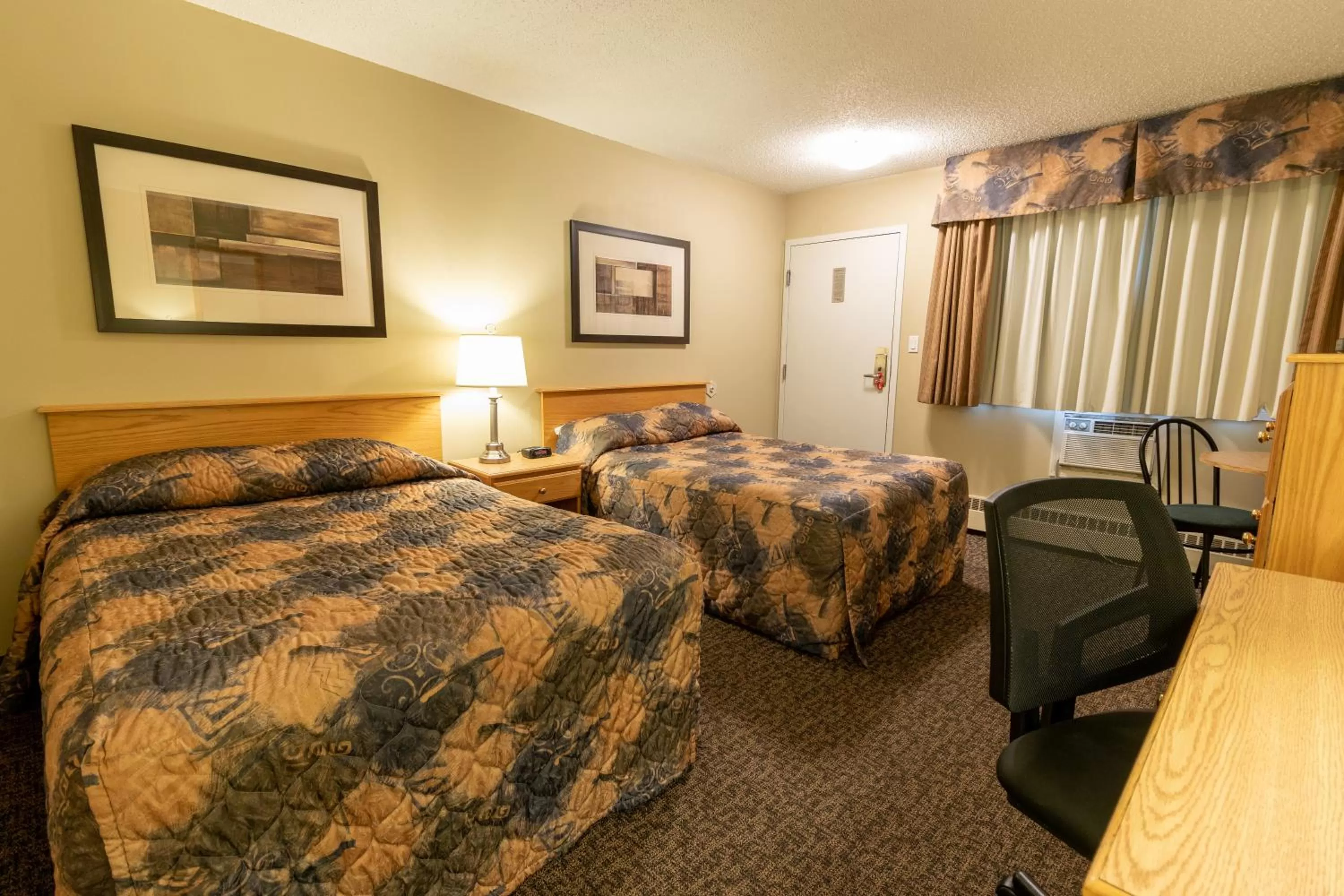 Queen Room with Two Queen Beds - Non-Smoking in BCMInns - Fort McMurray - Rusty's