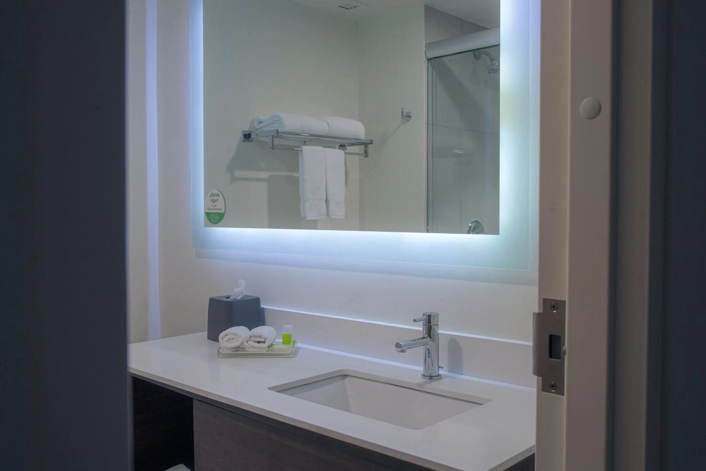 Standard Queen Room with Two Queen Beds in Holiday Inn Tlaxcala by IHG