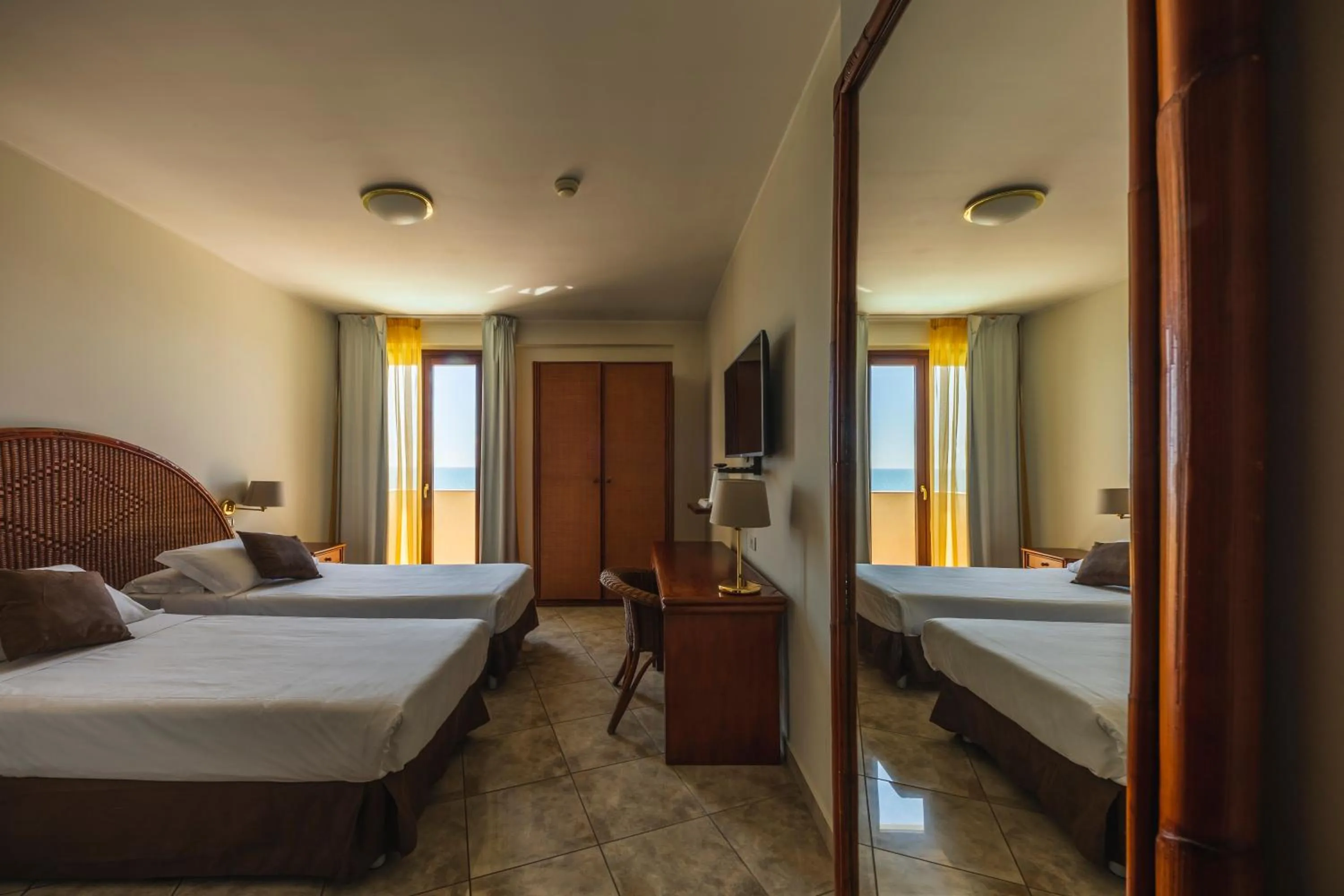 Twin Room with Sea View in Apulia Hotel Taranto Ara Solis