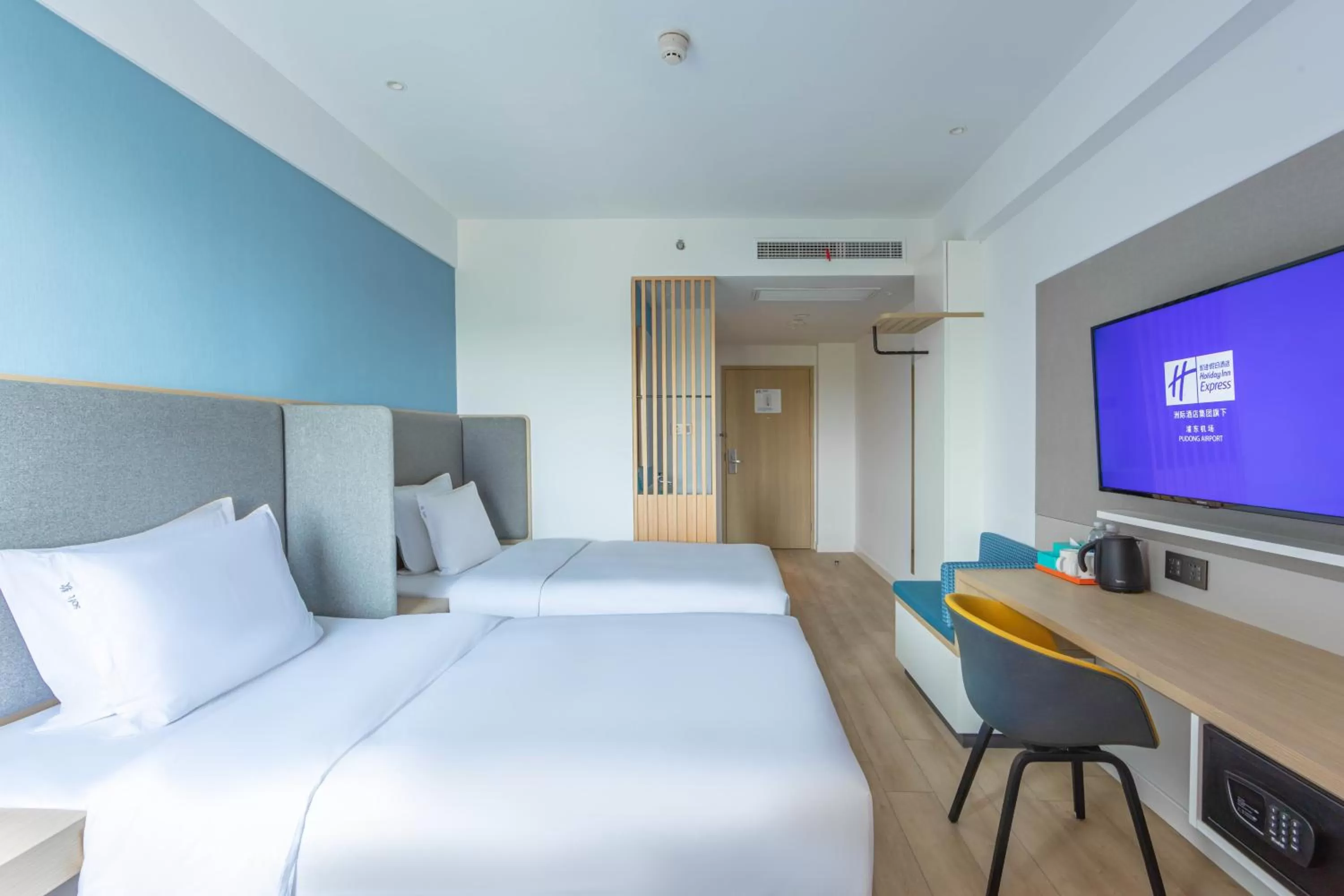 Standard Twin Room in Holiday Inn Express Shanghai Pudong Airport by IHG