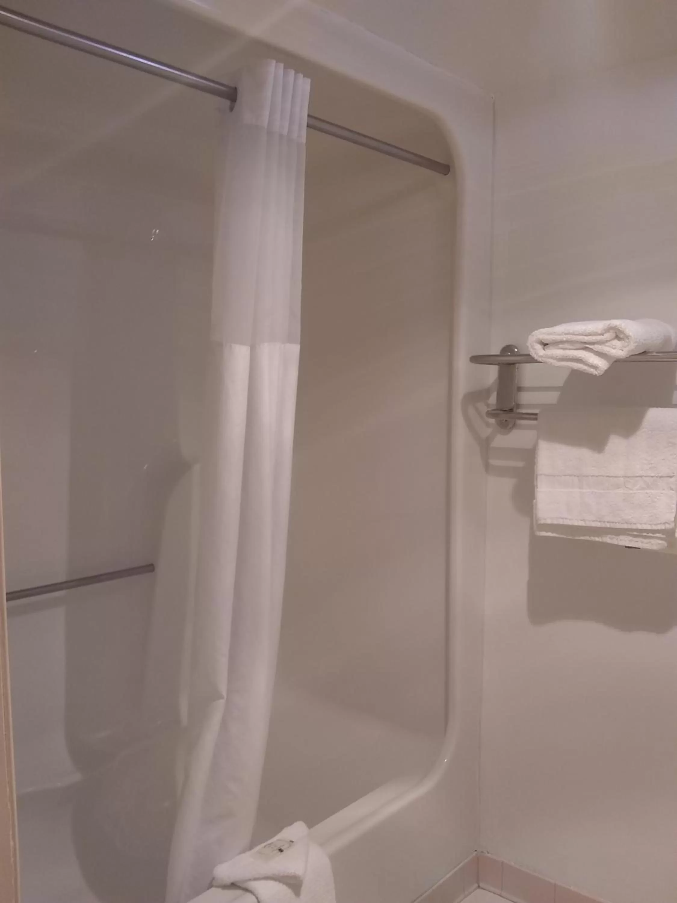 King Studio - Non-Smoking in Howard Johnson by Wyndham Virginia Beach