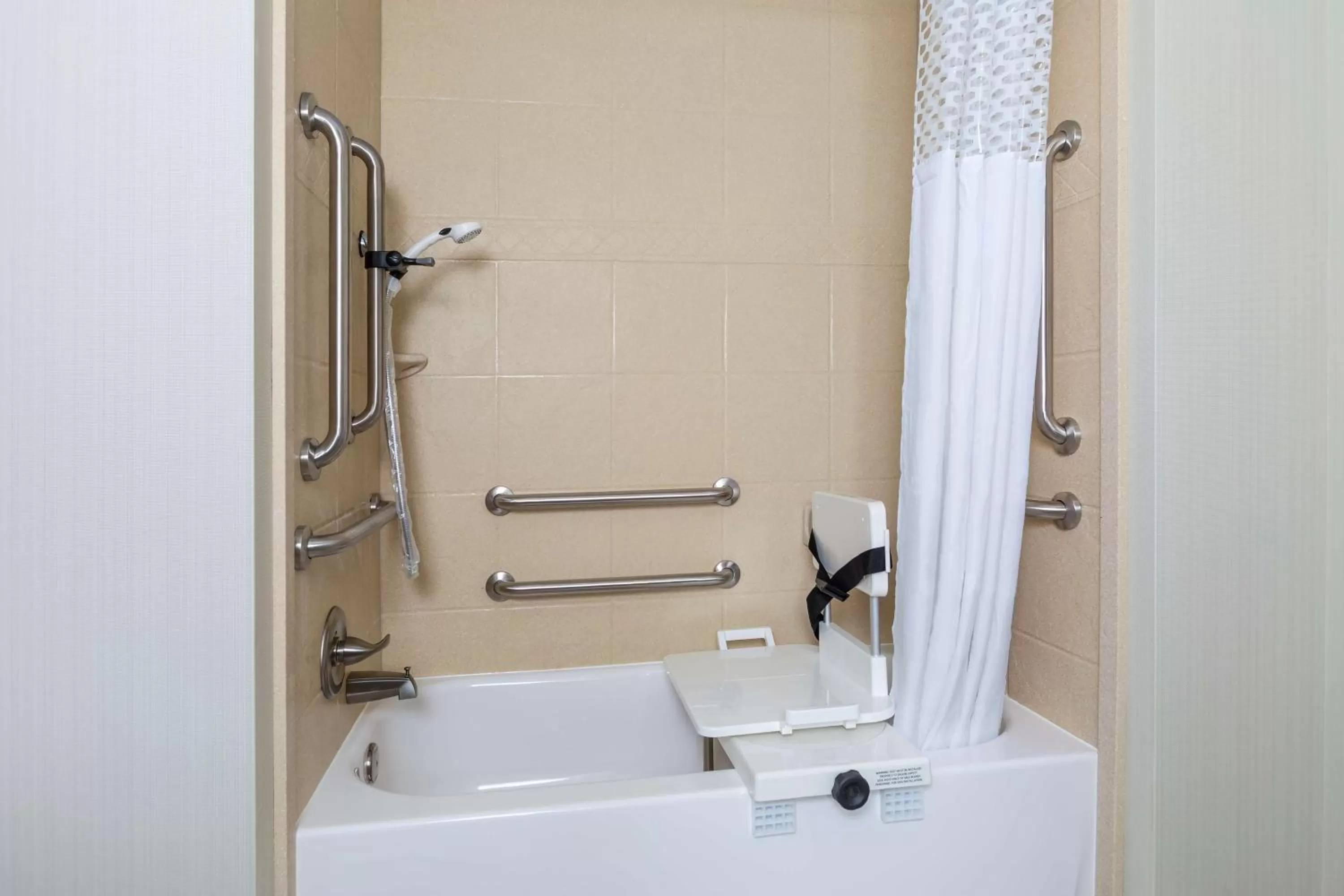 Queen Room with Two Queen Beds - Mobility and Hearing Access/Non-Smoking in Hampton Inn & Suites Philadelphia Montgomeryville