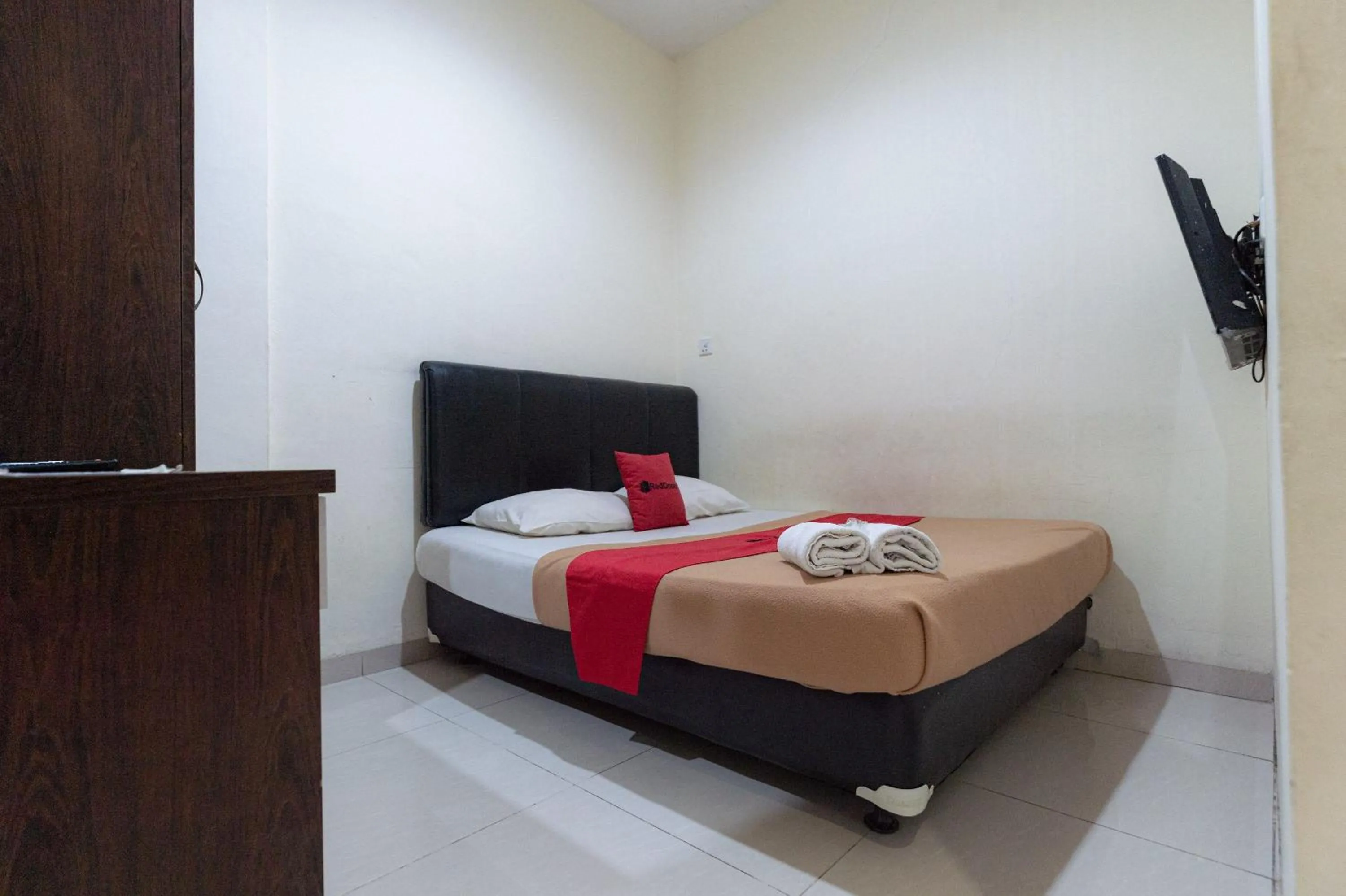 RedDoorz Double Room in RedDoorz at Nagoya Indah Batam
