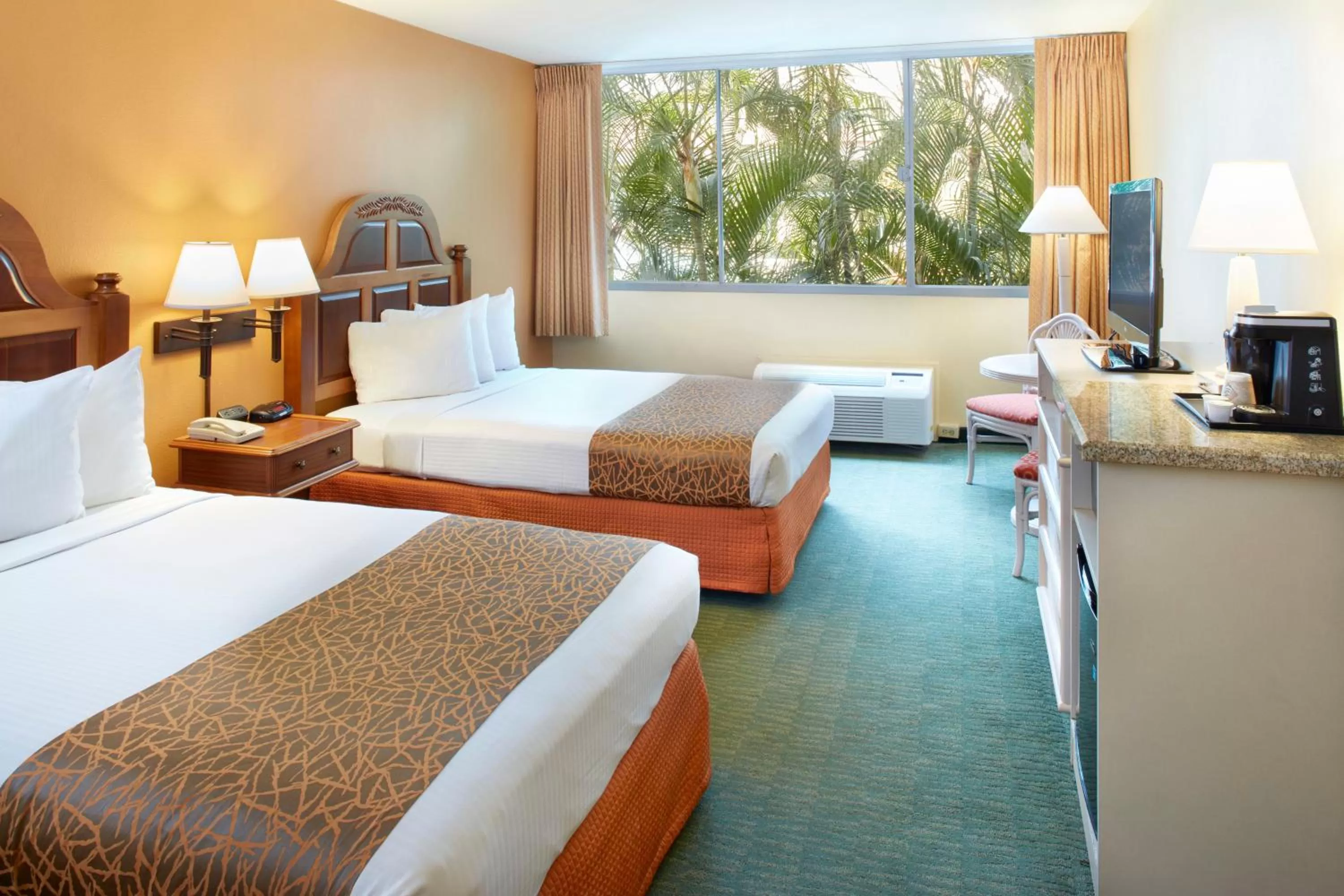 Double Room with Two Double Beds - Disability Access in Airport Honolulu Hotel